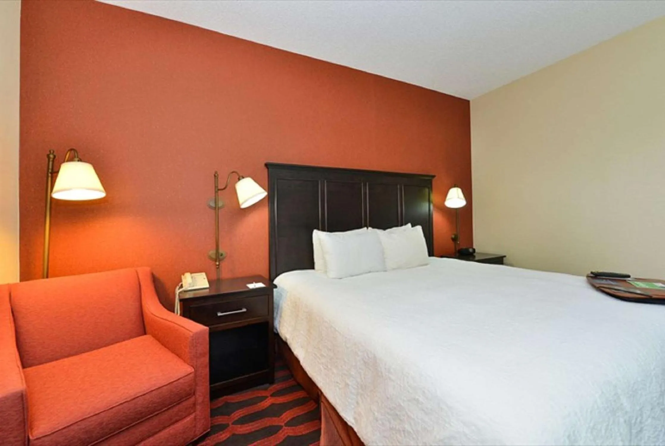 Bed in Hampton Inn Sturgis