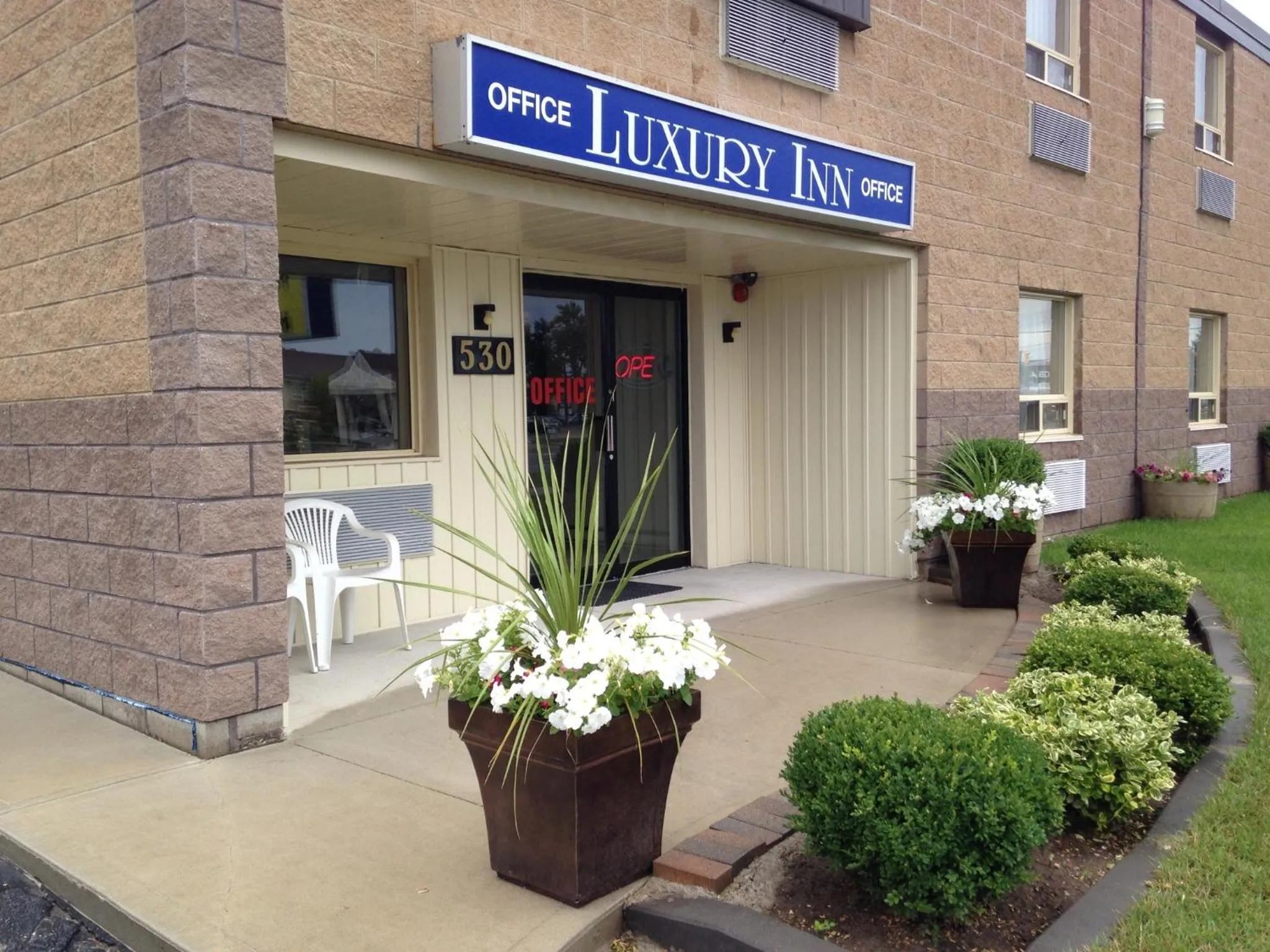 Facade/entrance in Luxury Inn