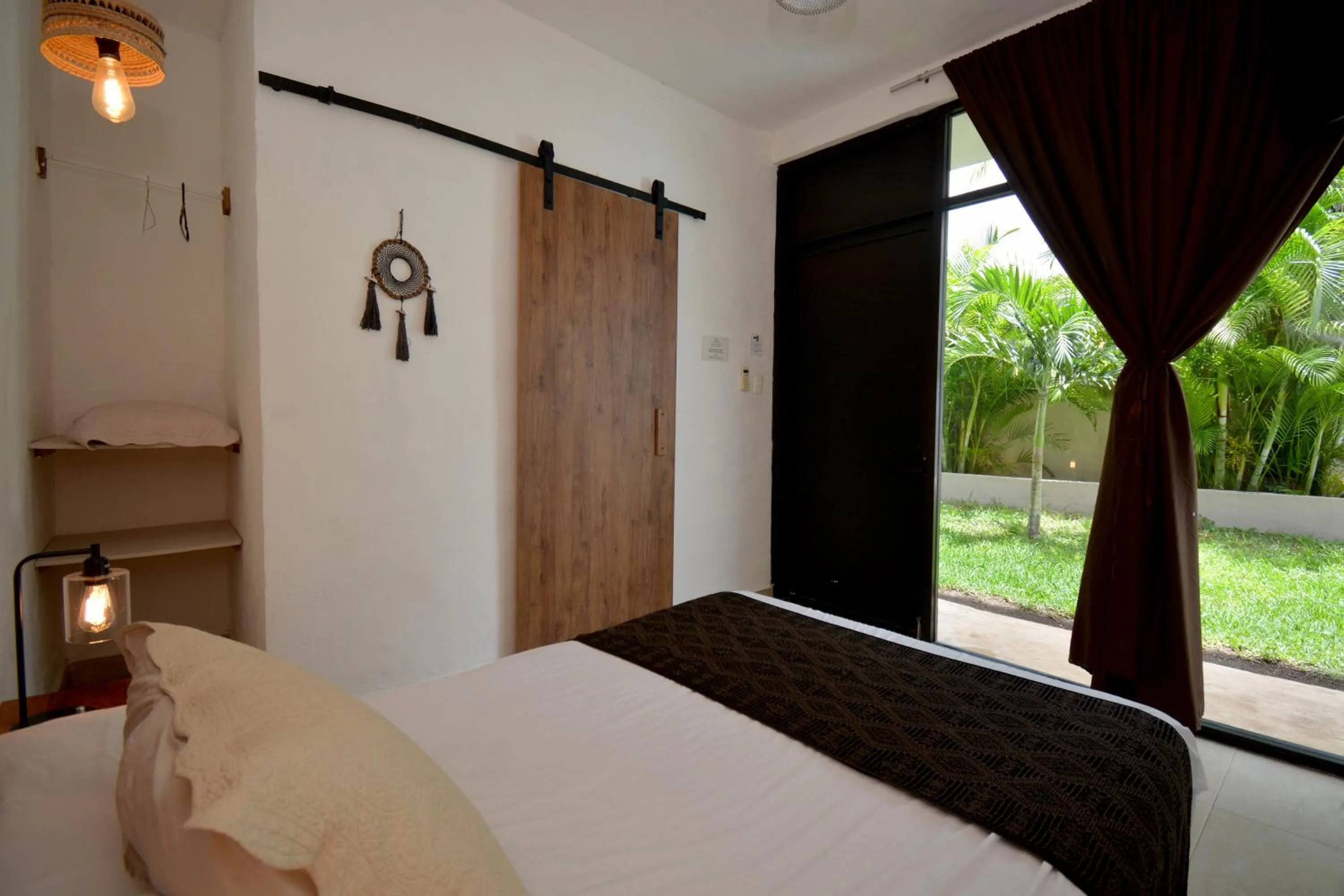 Bed in Casa Delia Hotel Downtown