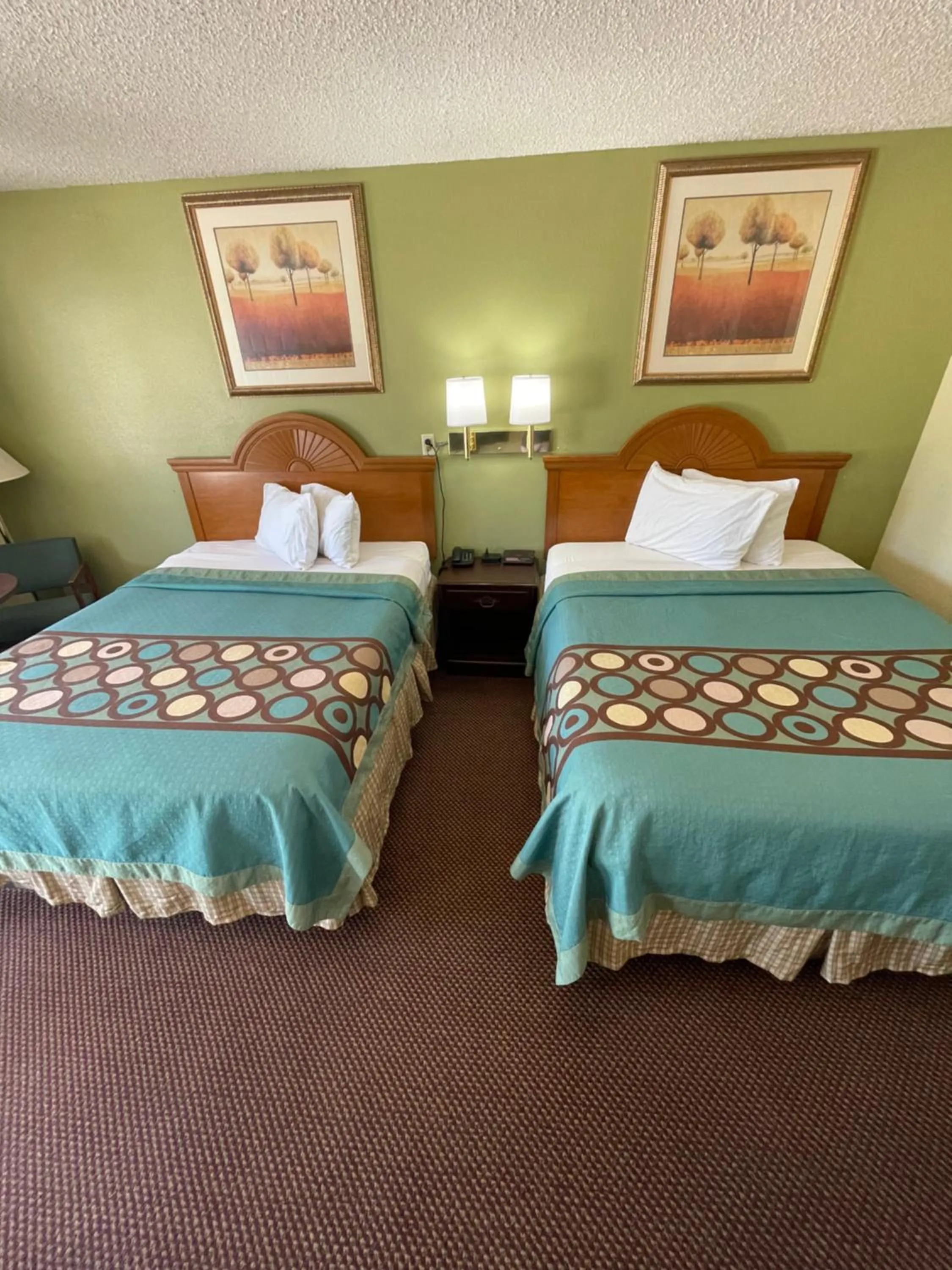 Bed in Executive Inn