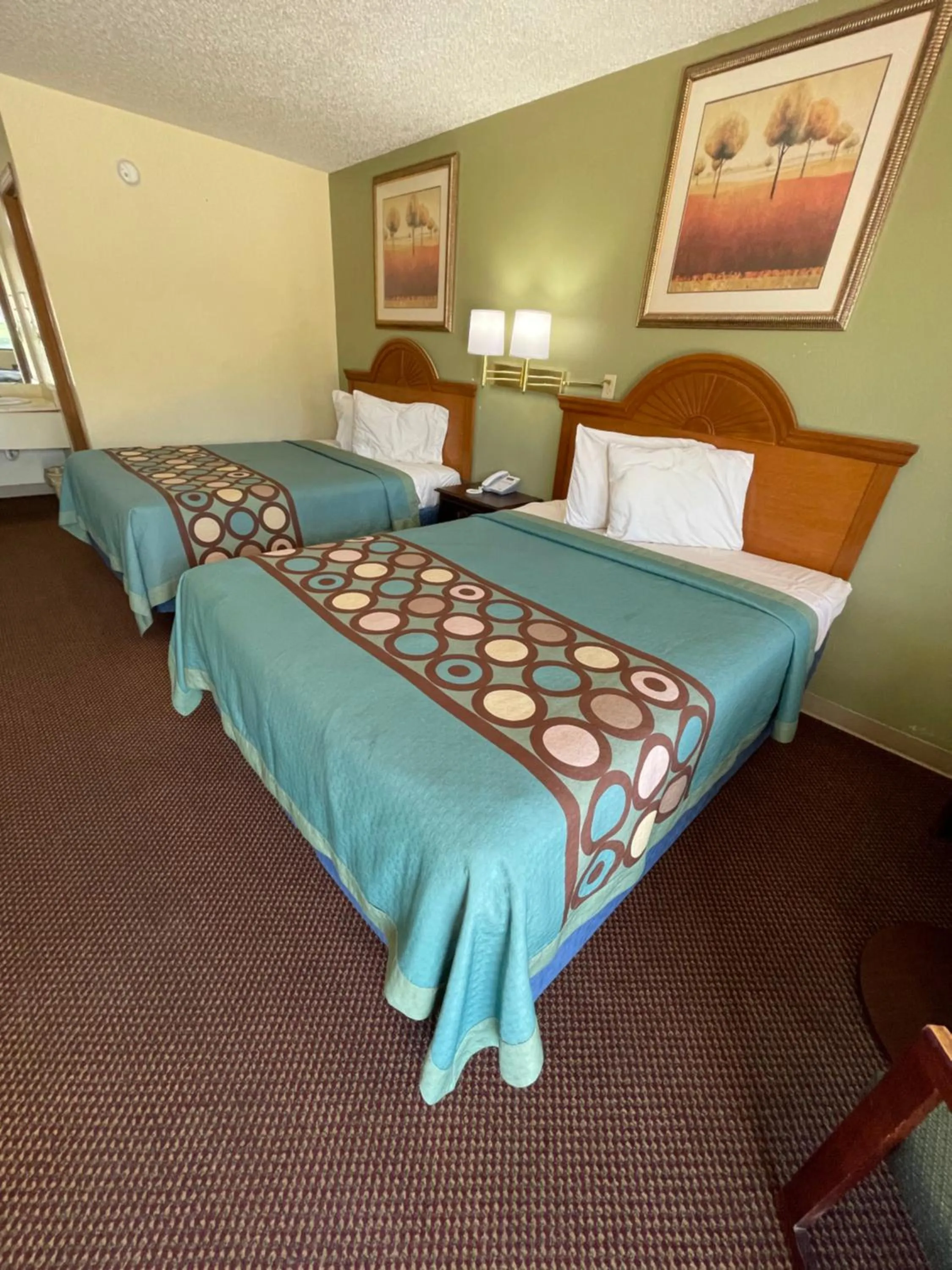 Bed in Executive Inn