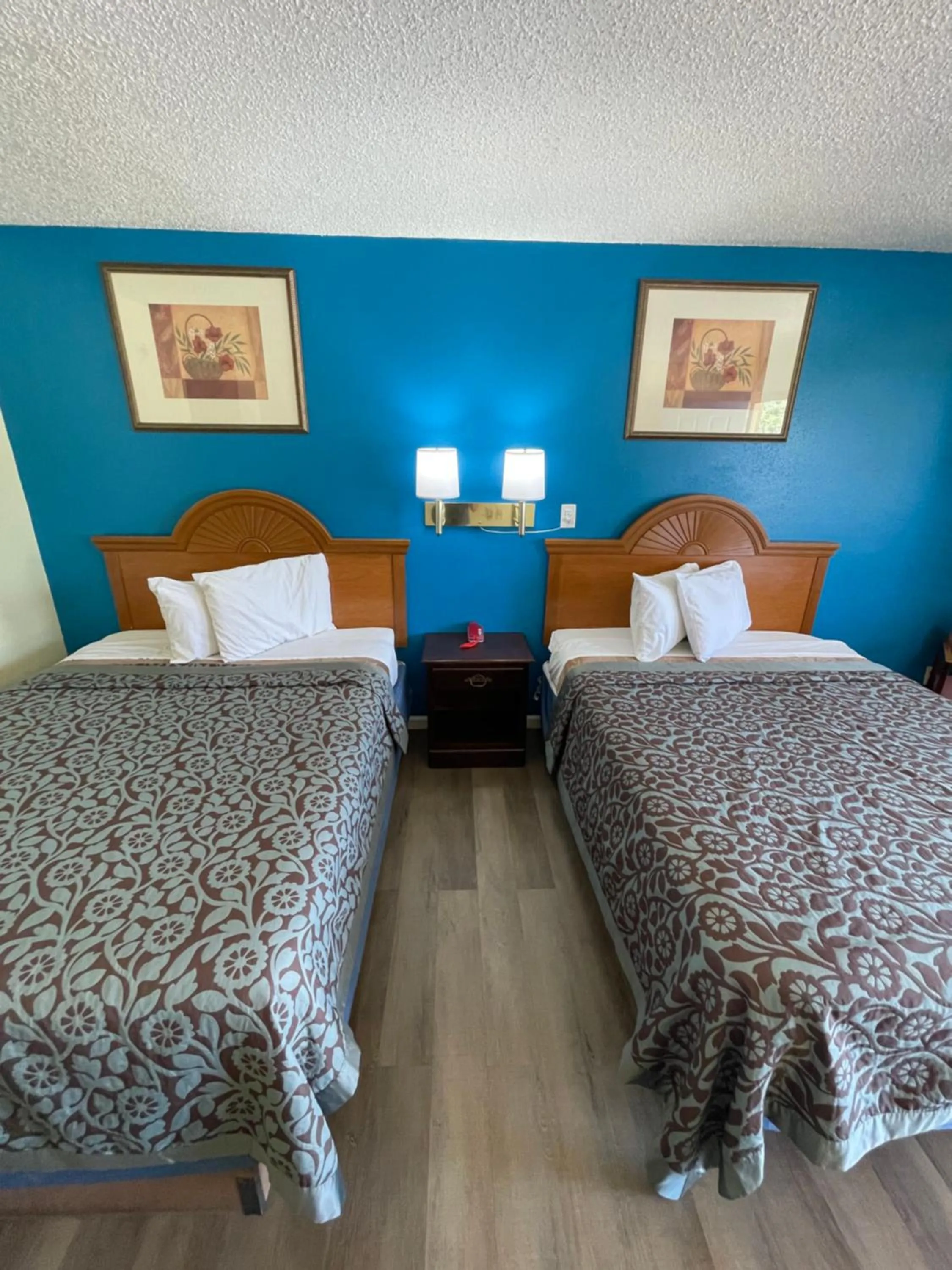 Bed in Executive Inn