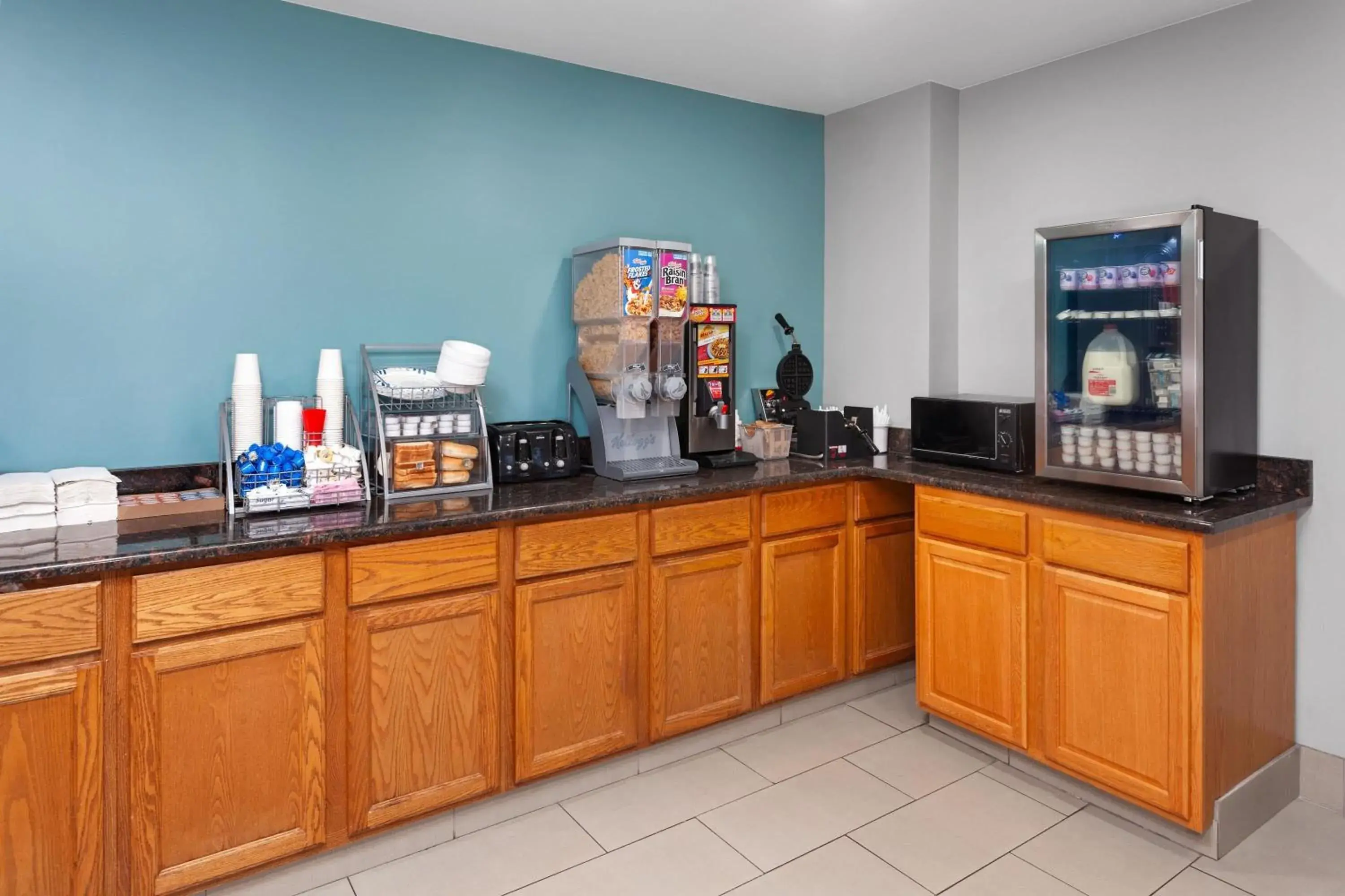 Breakfast in Super 8 by Wyndham McHenry Fox Lake Area Breakfast in Super 8 by Wyndham McHenry Fox Lake Area