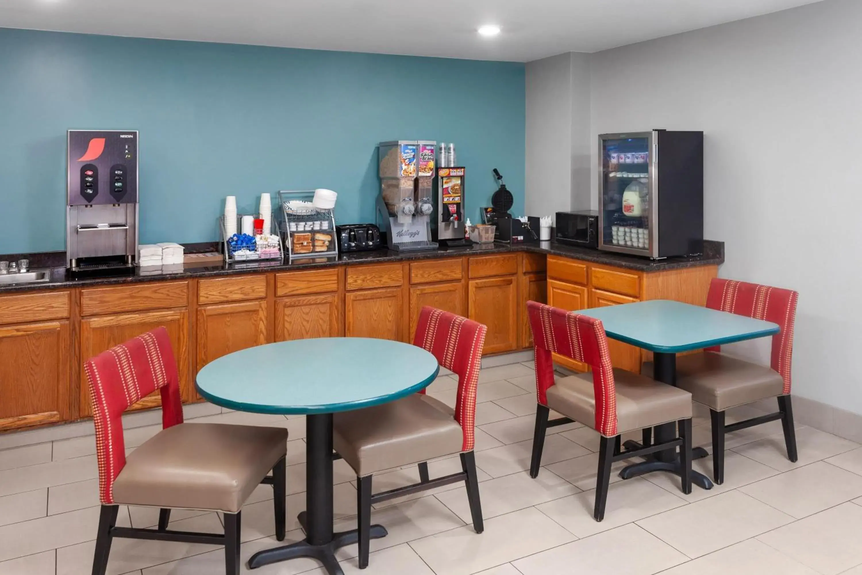 Breakfast in Super 8 by Wyndham McHenry Fox Lake Area Breakfast in Super 8 by Wyndham McHenry Fox Lake Area