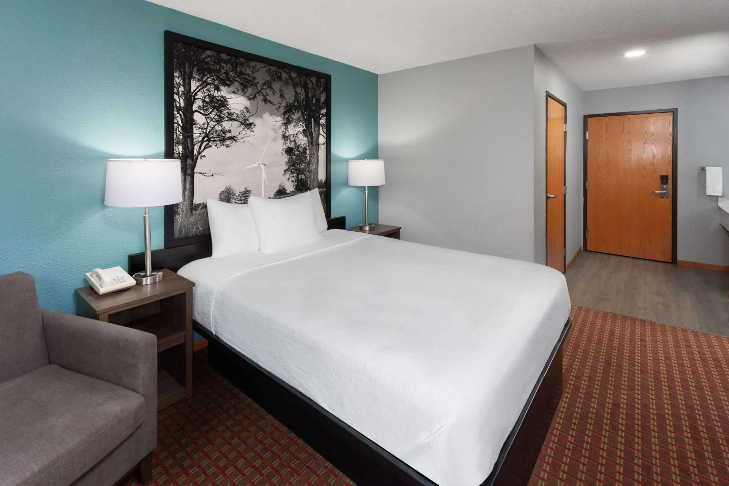 Photo of the whole room, Bed in Super 8 by Wyndham McHenry Fox Lake Area Photo of the whole room, Bed in Super 8 by Wyndham McHenry Fox Lake Area