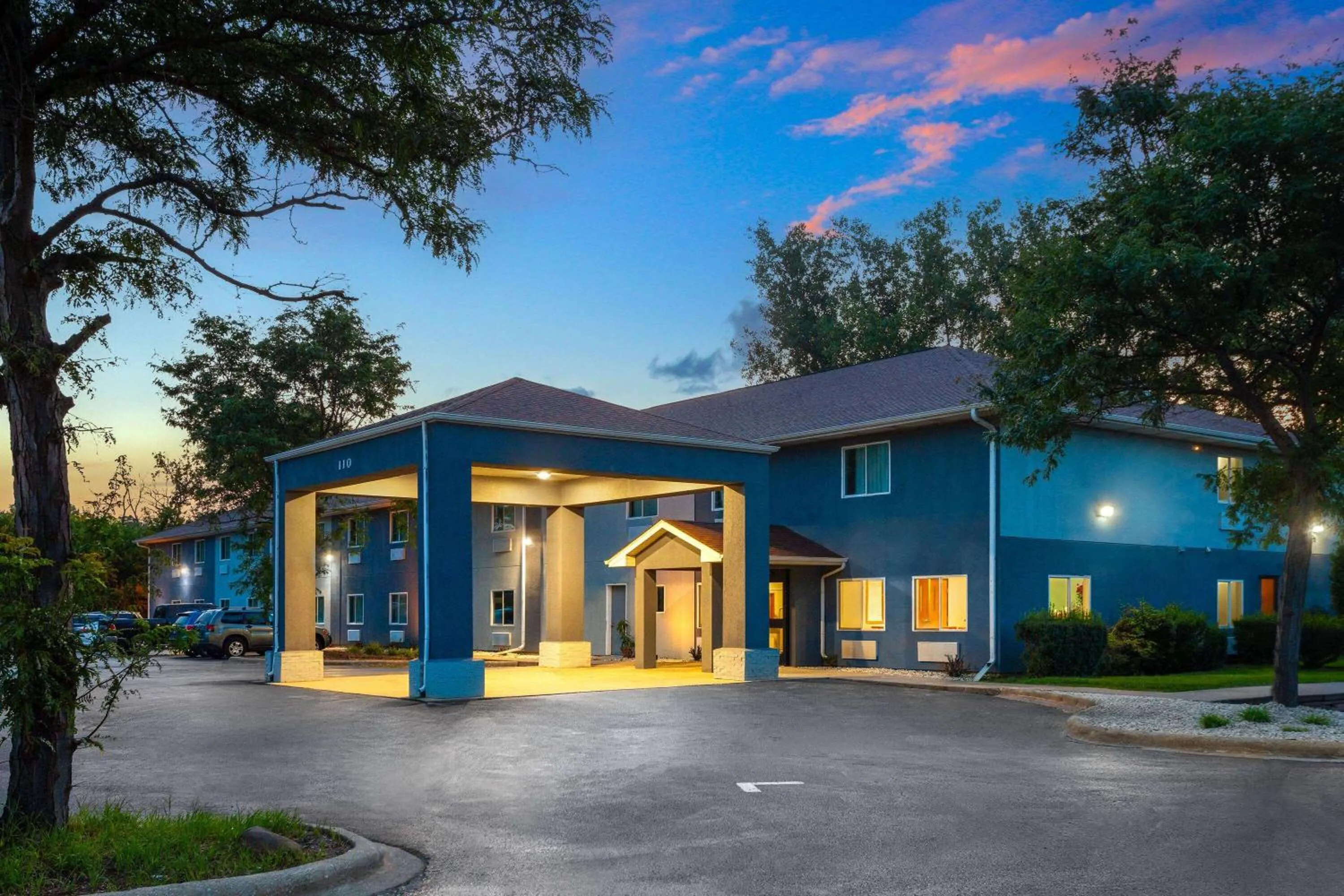 Property building in Super 8 by Wyndham McHenry Fox Lake Area