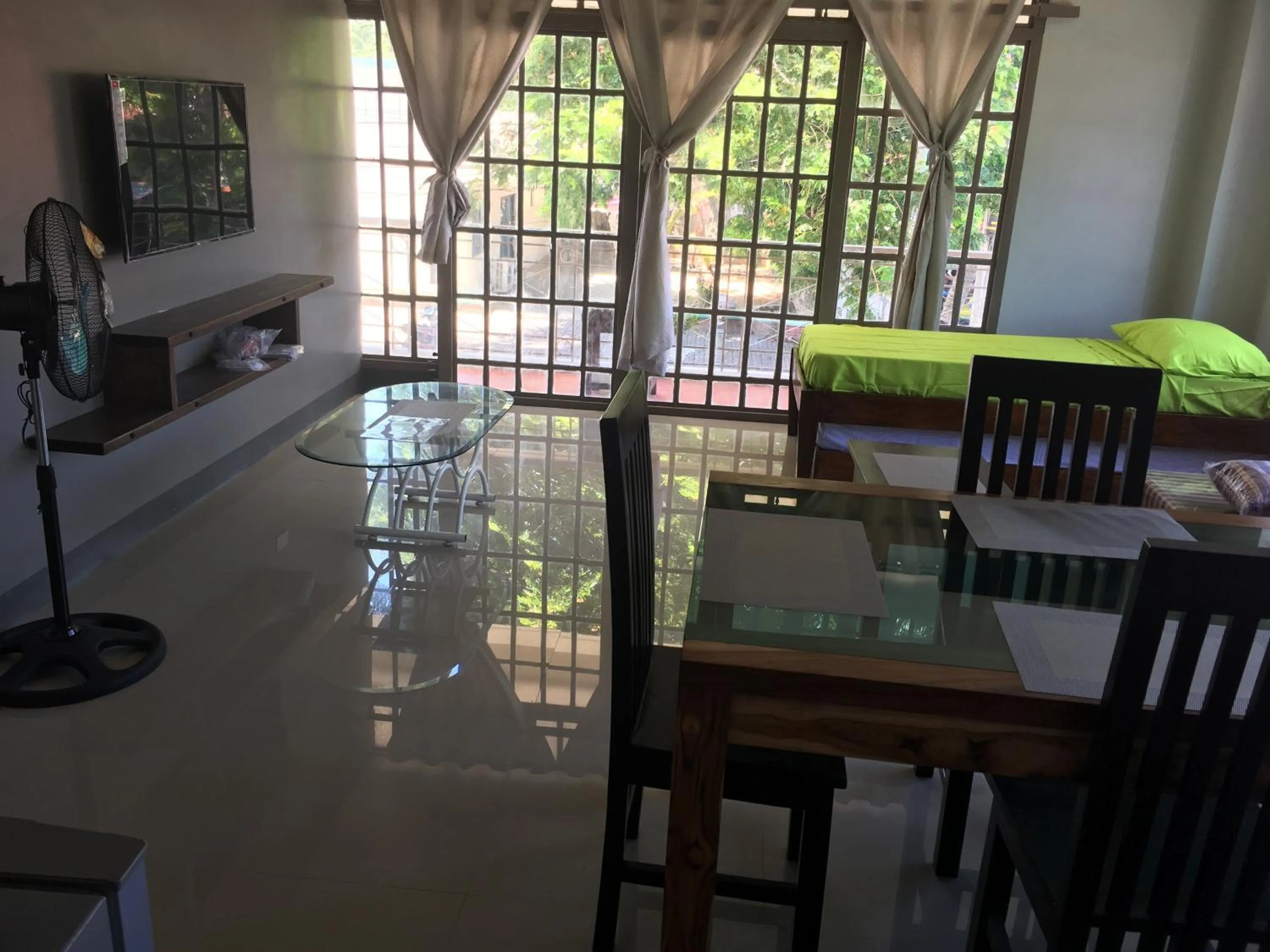 Beinte Singko de Marso Apartments