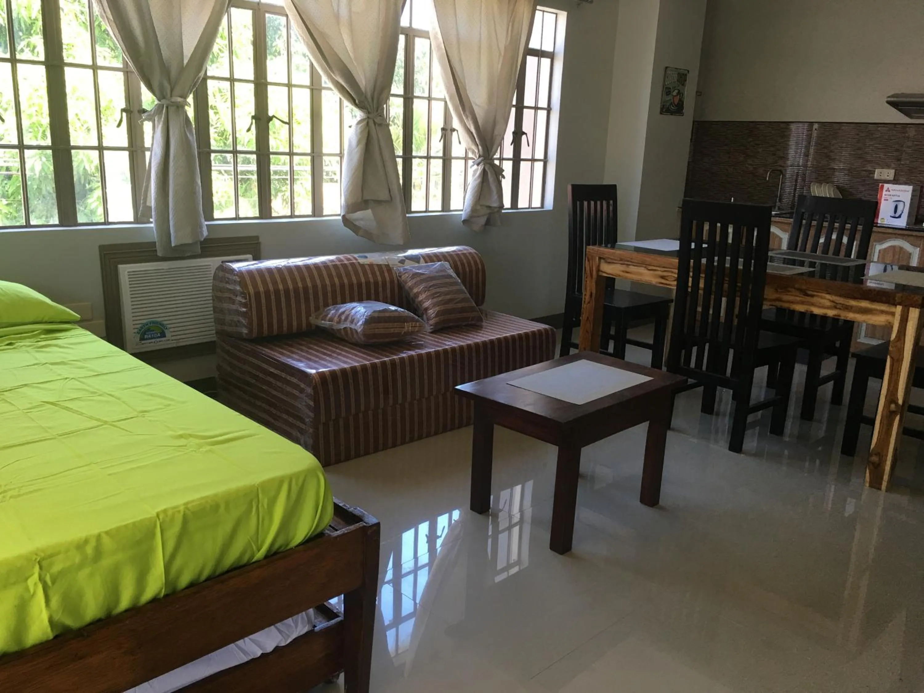 Bed in Beinte Singko de Marso Apartments