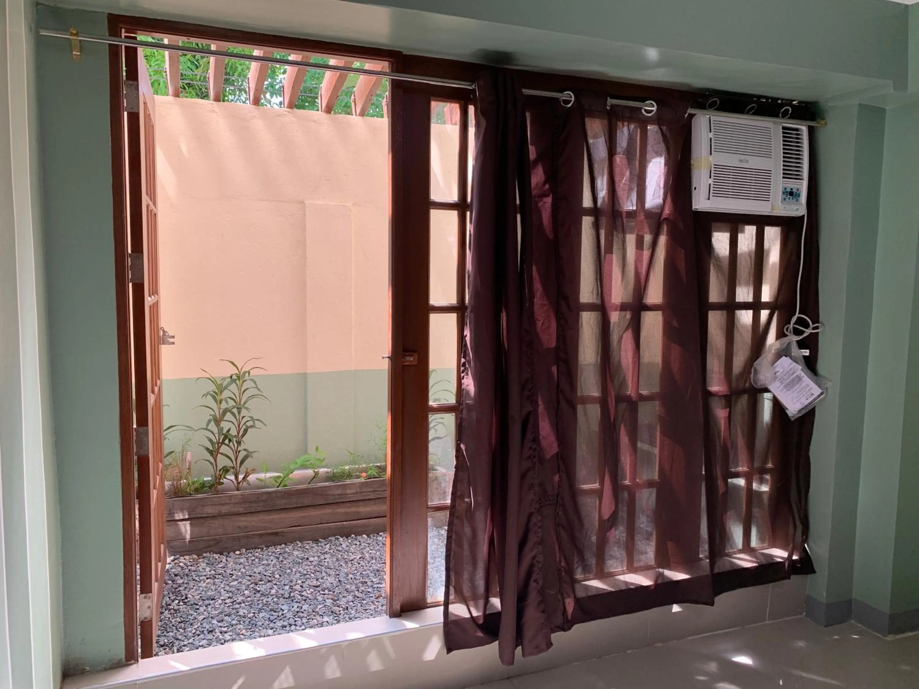 Beinte Singko de Marso Apartments