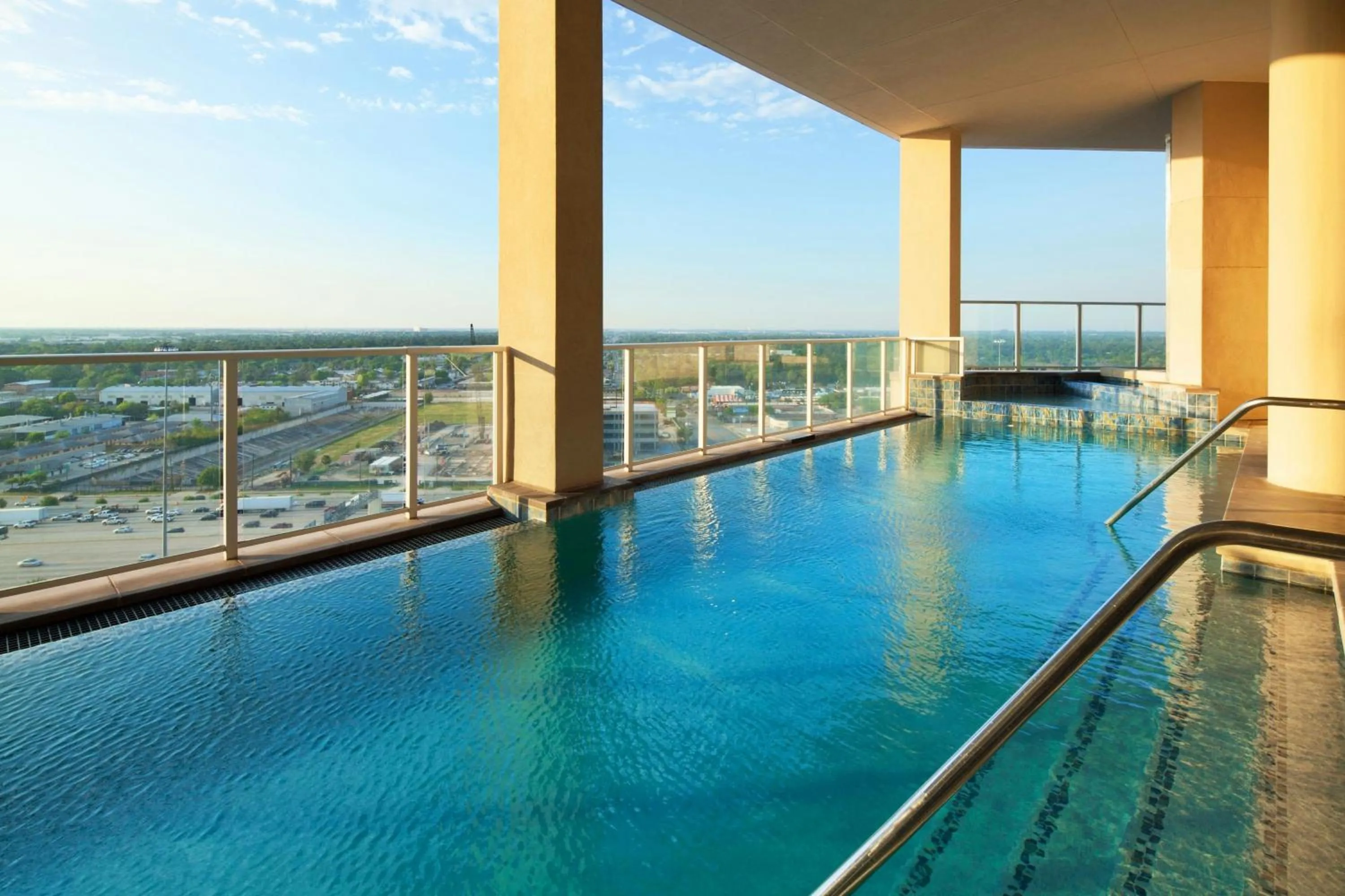 Swimming pool in The Westin Houston, Memorial City