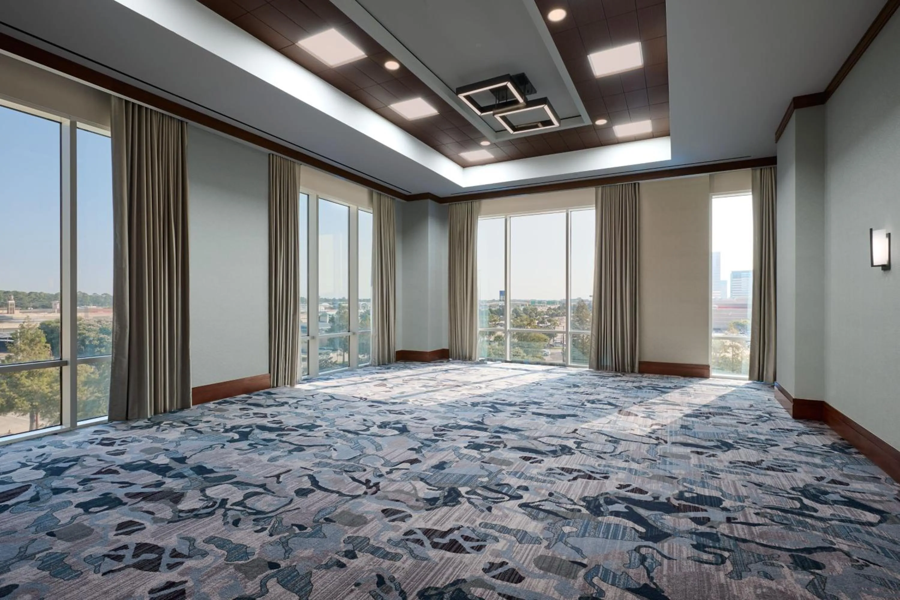 Meeting/conference room, Bed in The Westin Houston, Memorial City