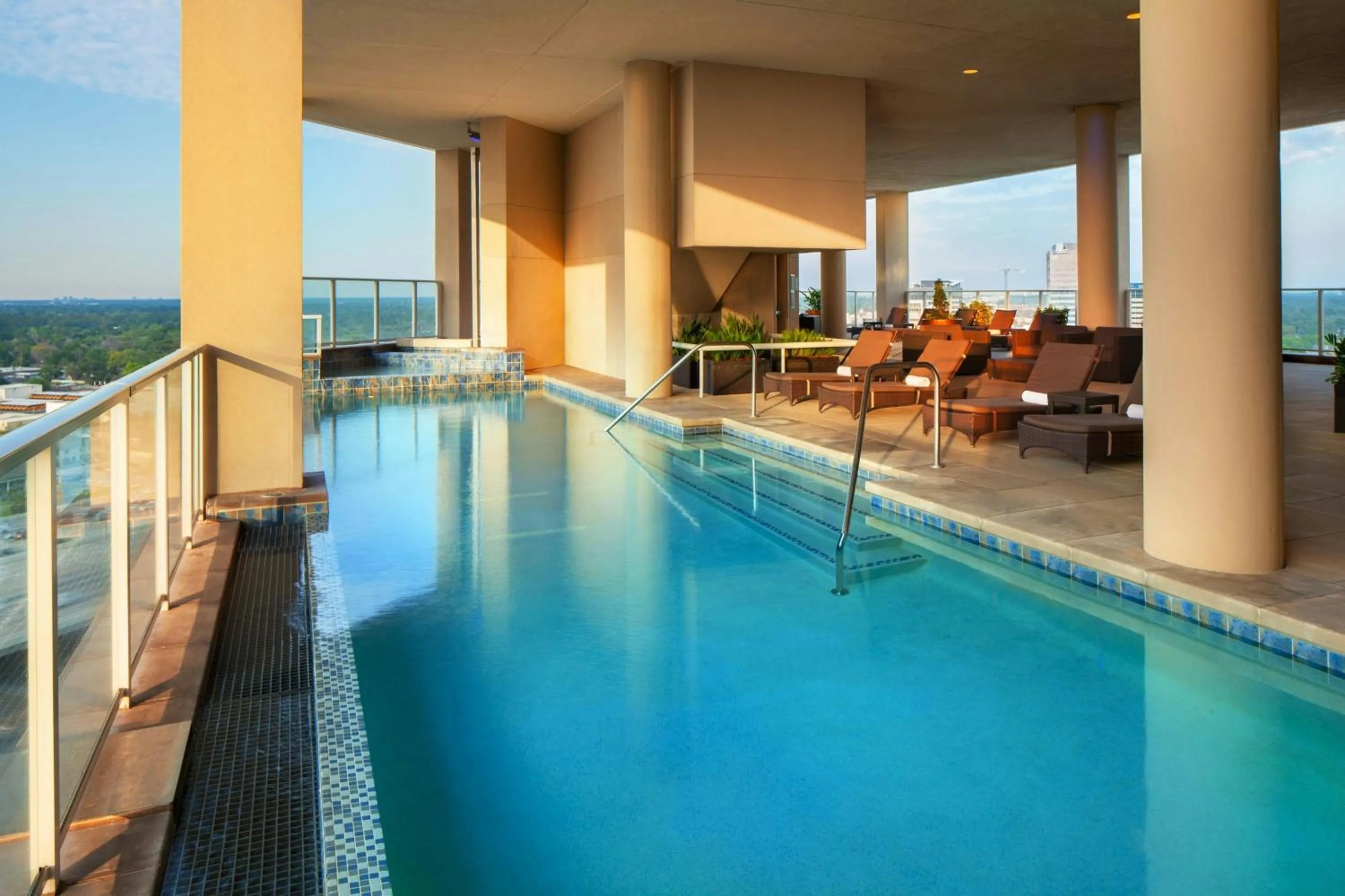 Swimming pool in The Westin Houston, Memorial City