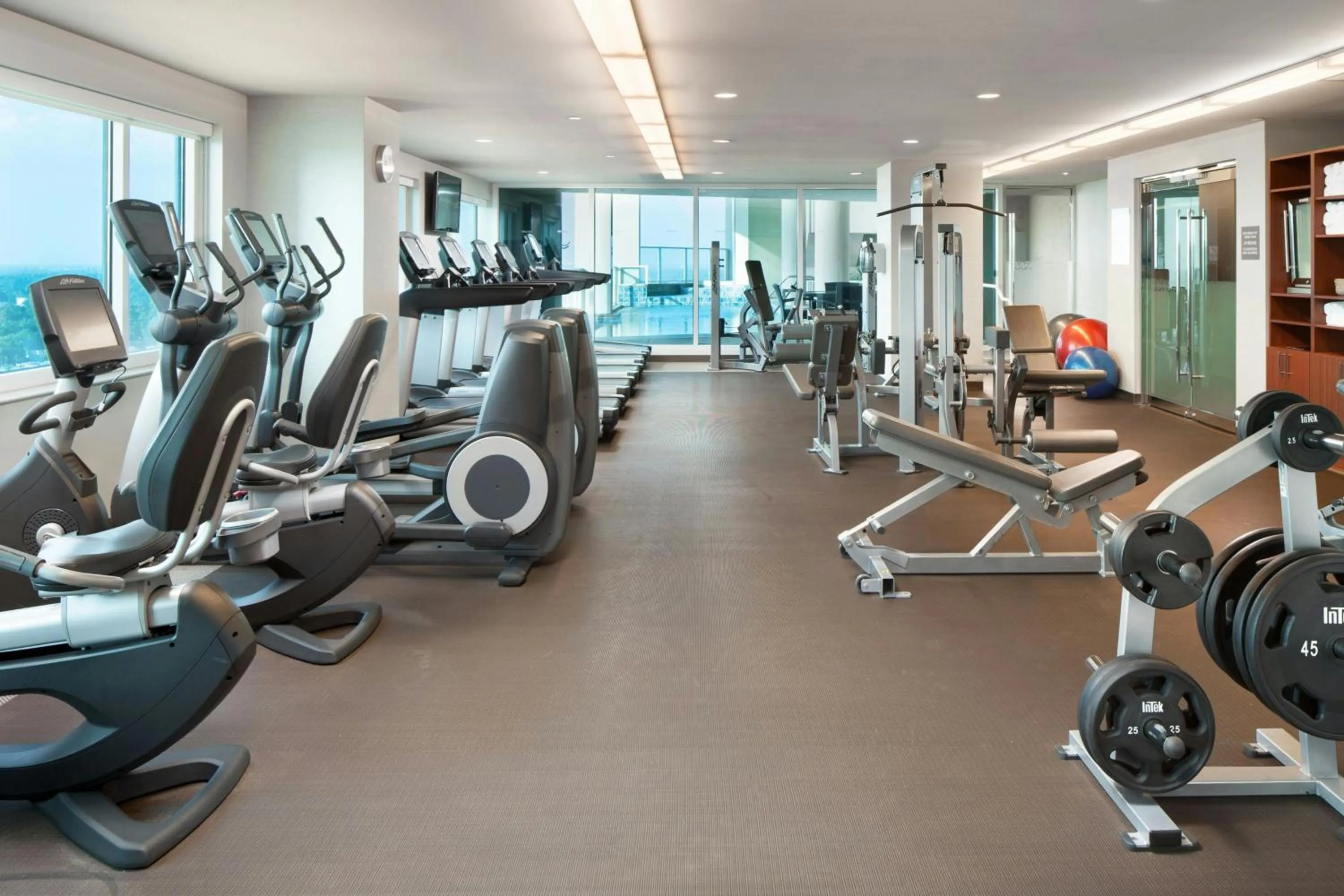Fitness centre/facilities in The Westin Houston, Memorial City
