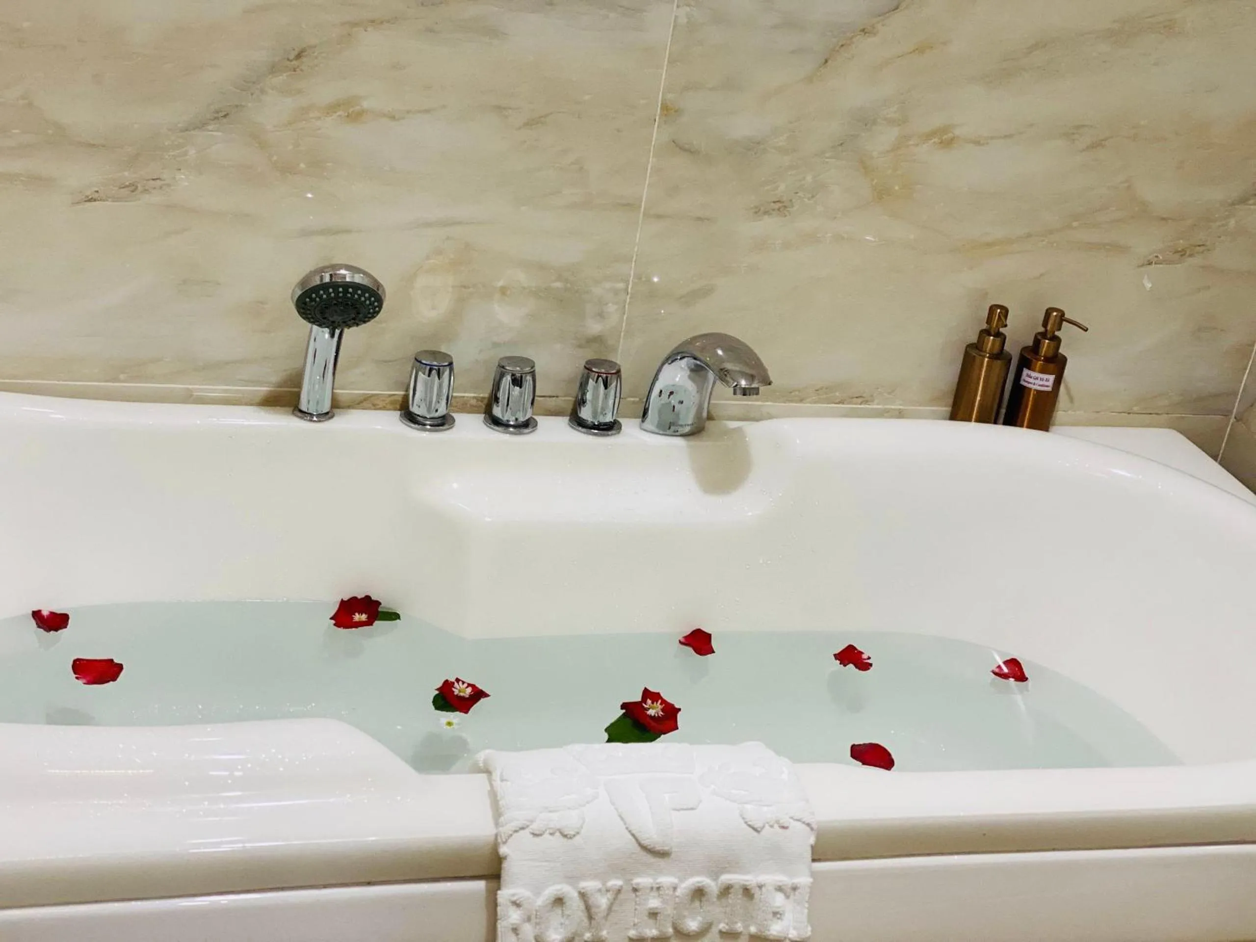 Bathroom in Roy Dala Hotel