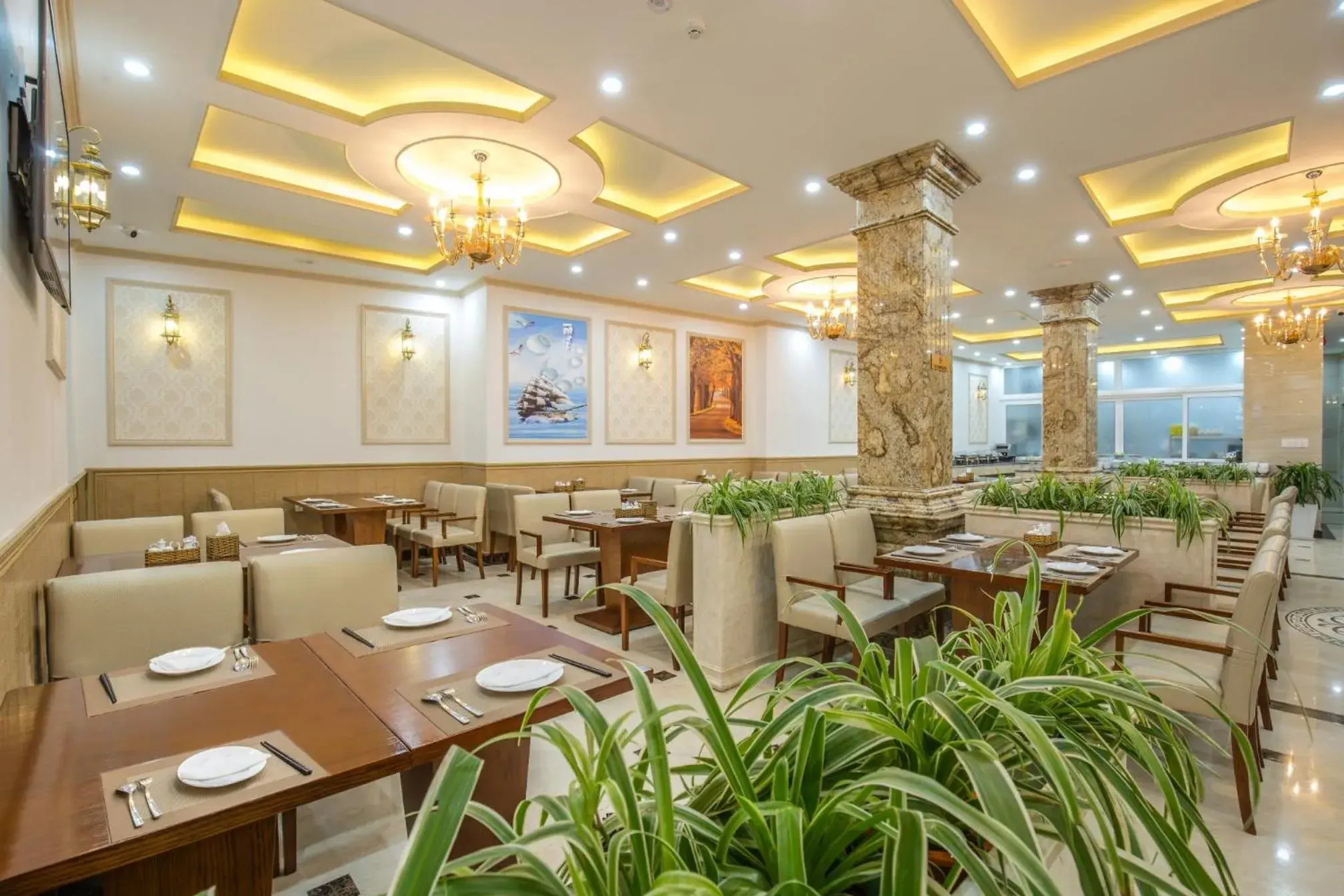 Restaurant/places to eat in Roy Dala Hotel Restaurant/places to eat in Roy Dala Hotel