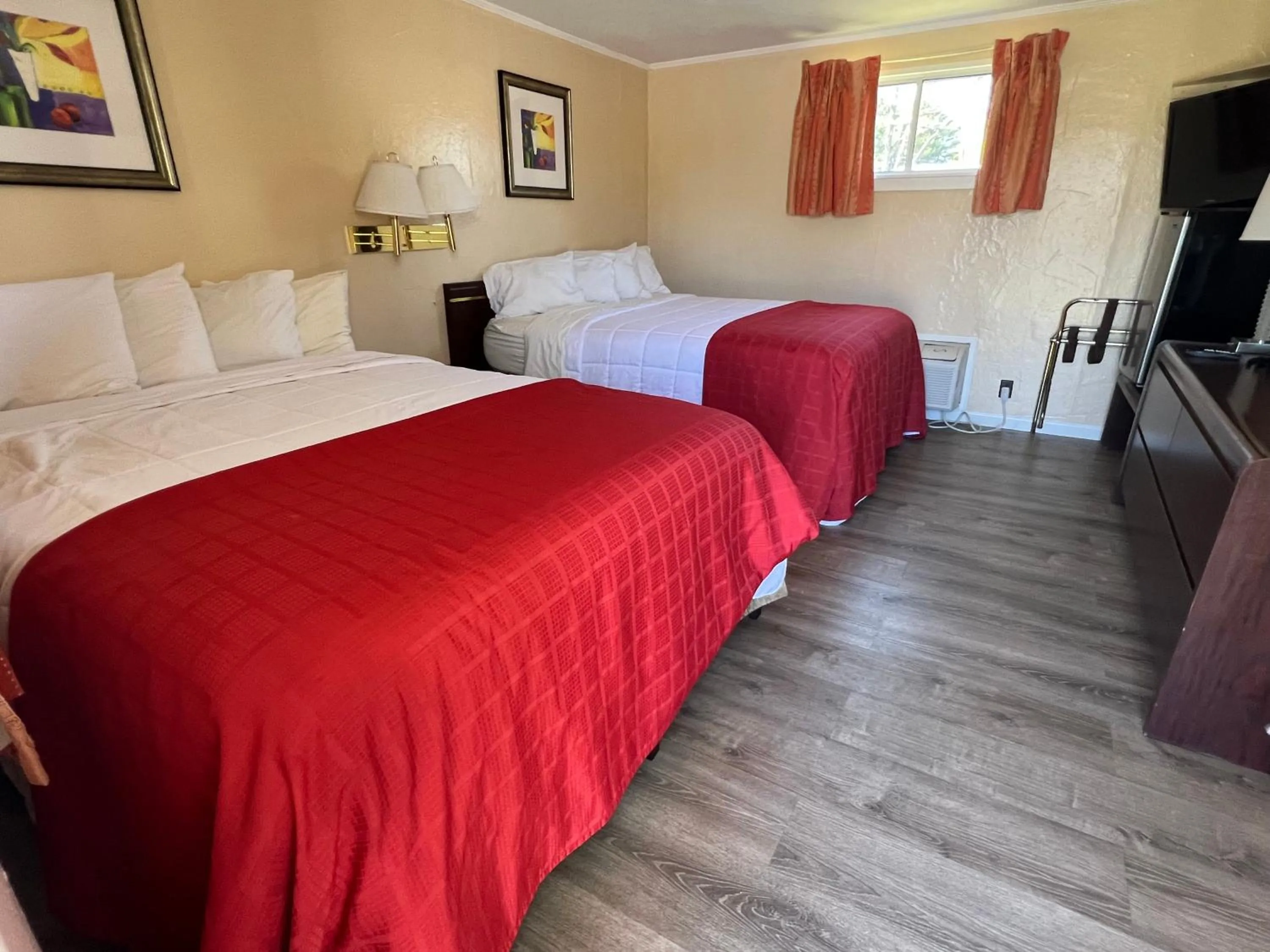 Queen Room in Beachway Motel