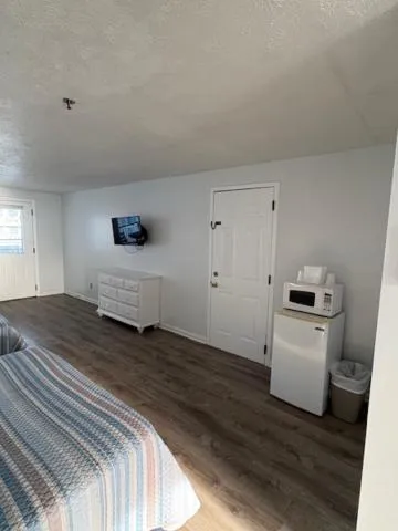 Bed in The Grand Beach Inn