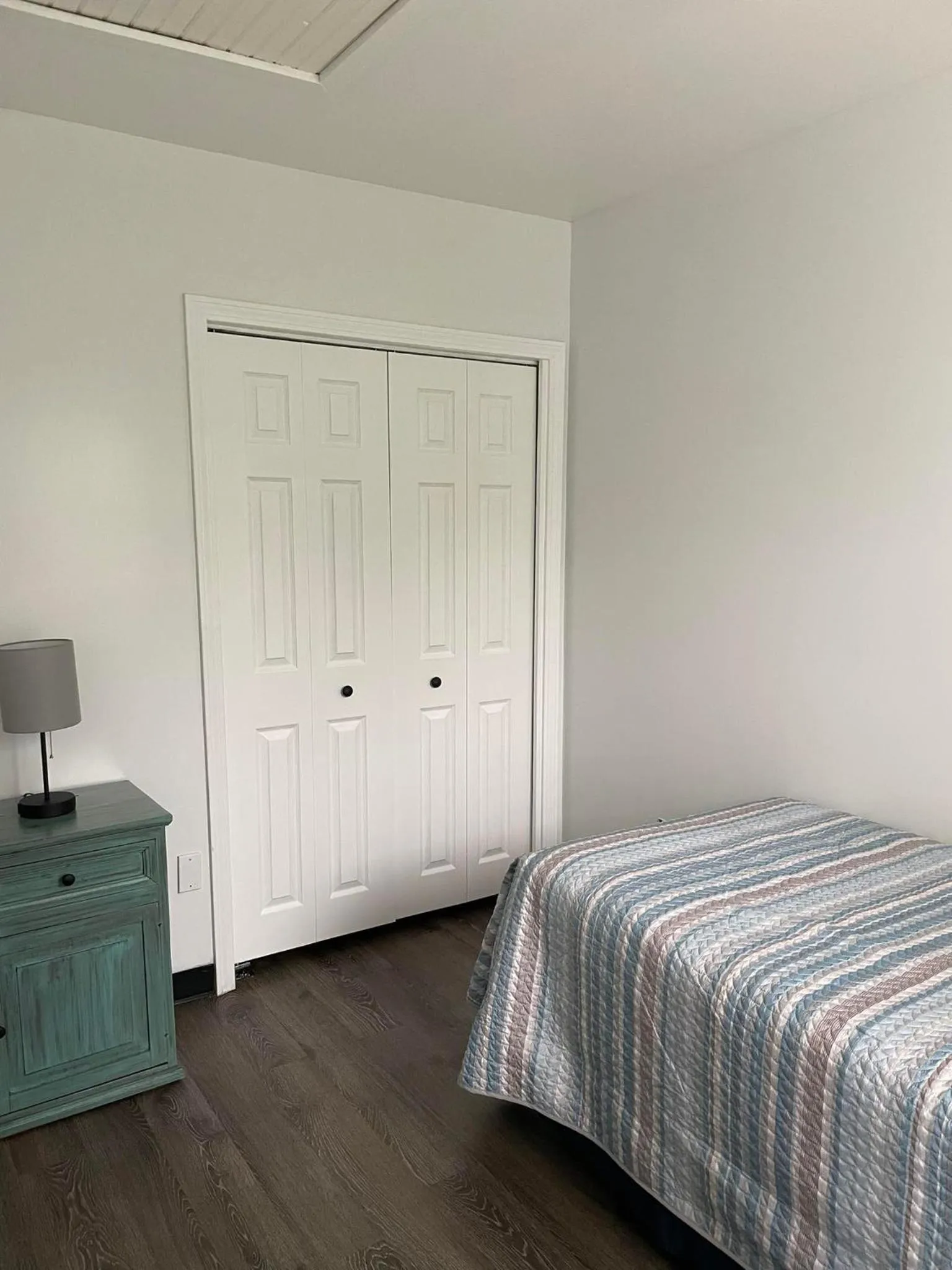 Bed in The Grand Beach Inn