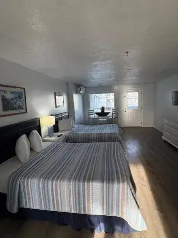 Bed in The Grand Beach Inn Bed in The Grand Beach Inn