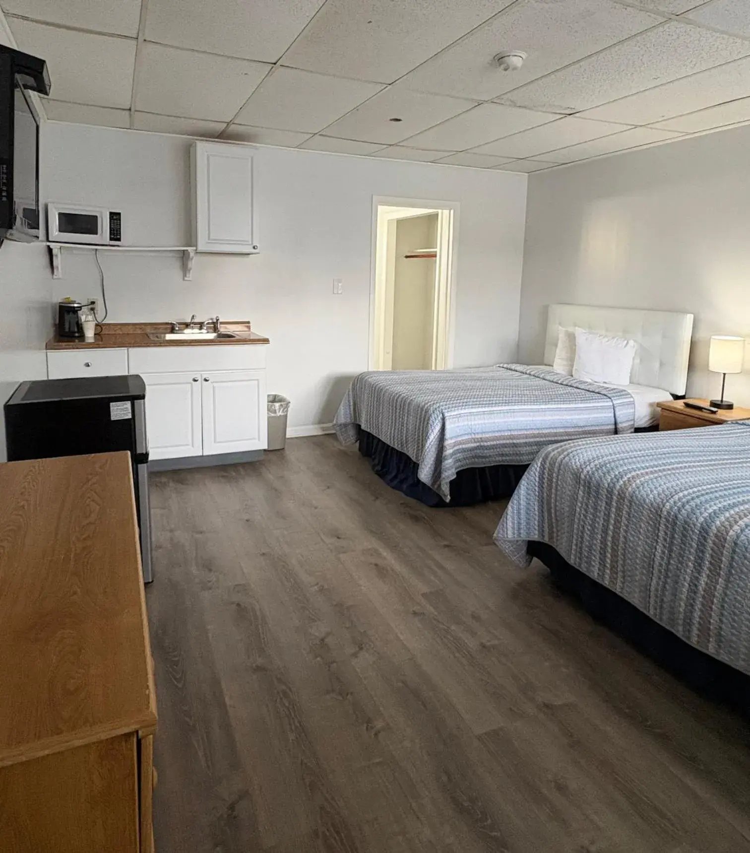 Standard Room with Kitchenette in The Grand Beach Inn Standard Room with Kitchenette in The Grand Beach Inn
