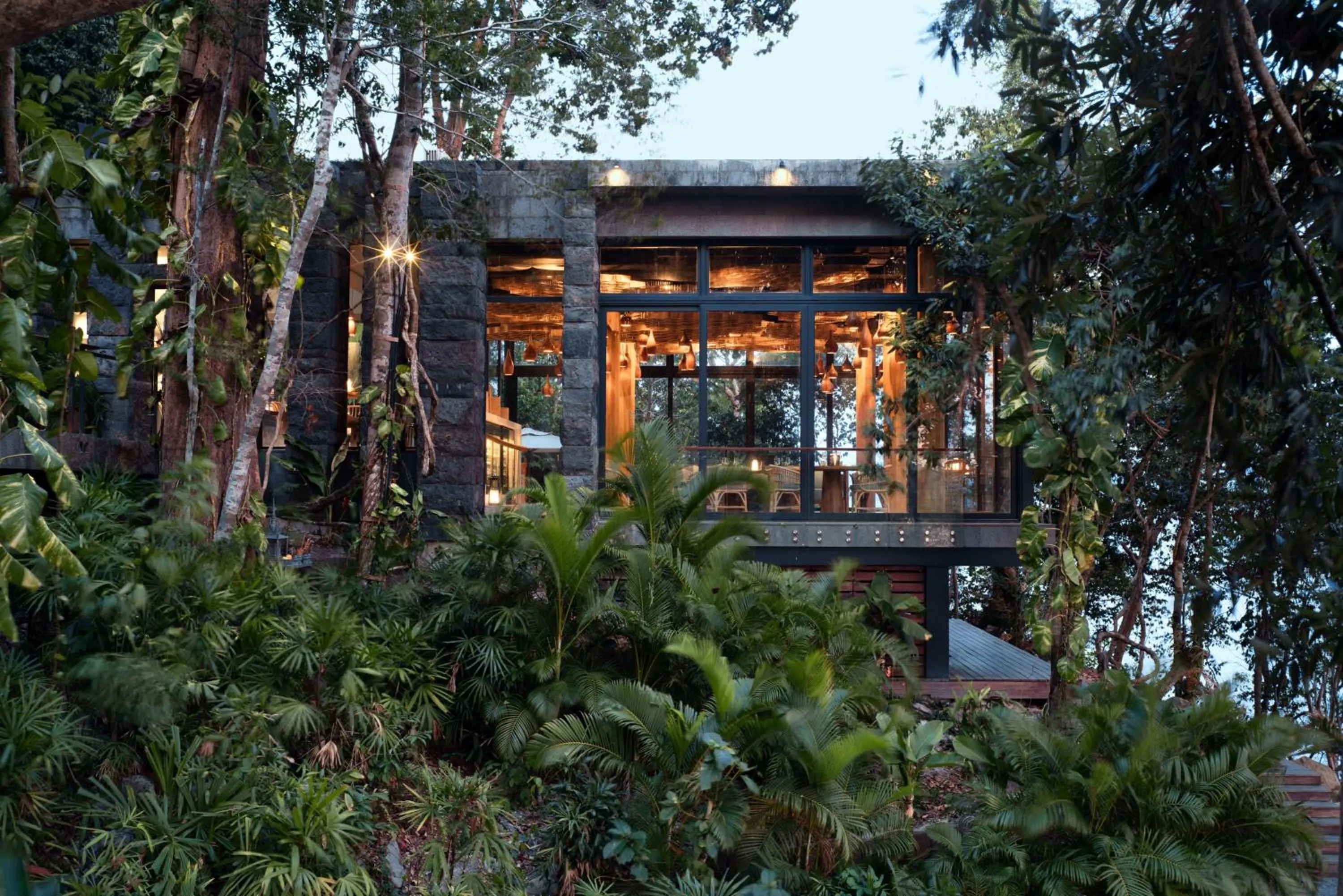 Restaurant/places to eat in Six Senses Krabey Island