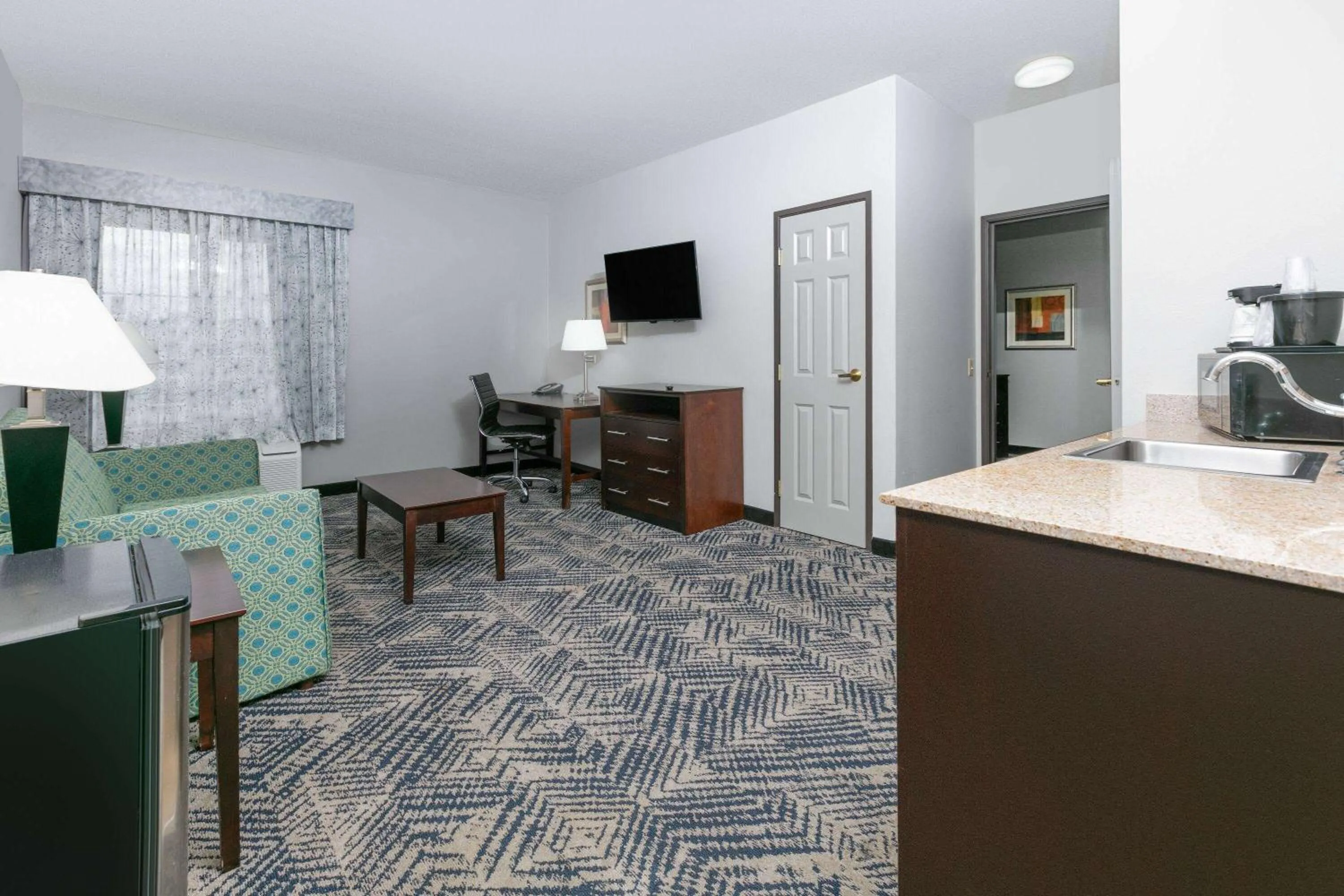 Living room in La Quinta by Wyndham Tulsa Airport / Expo Square