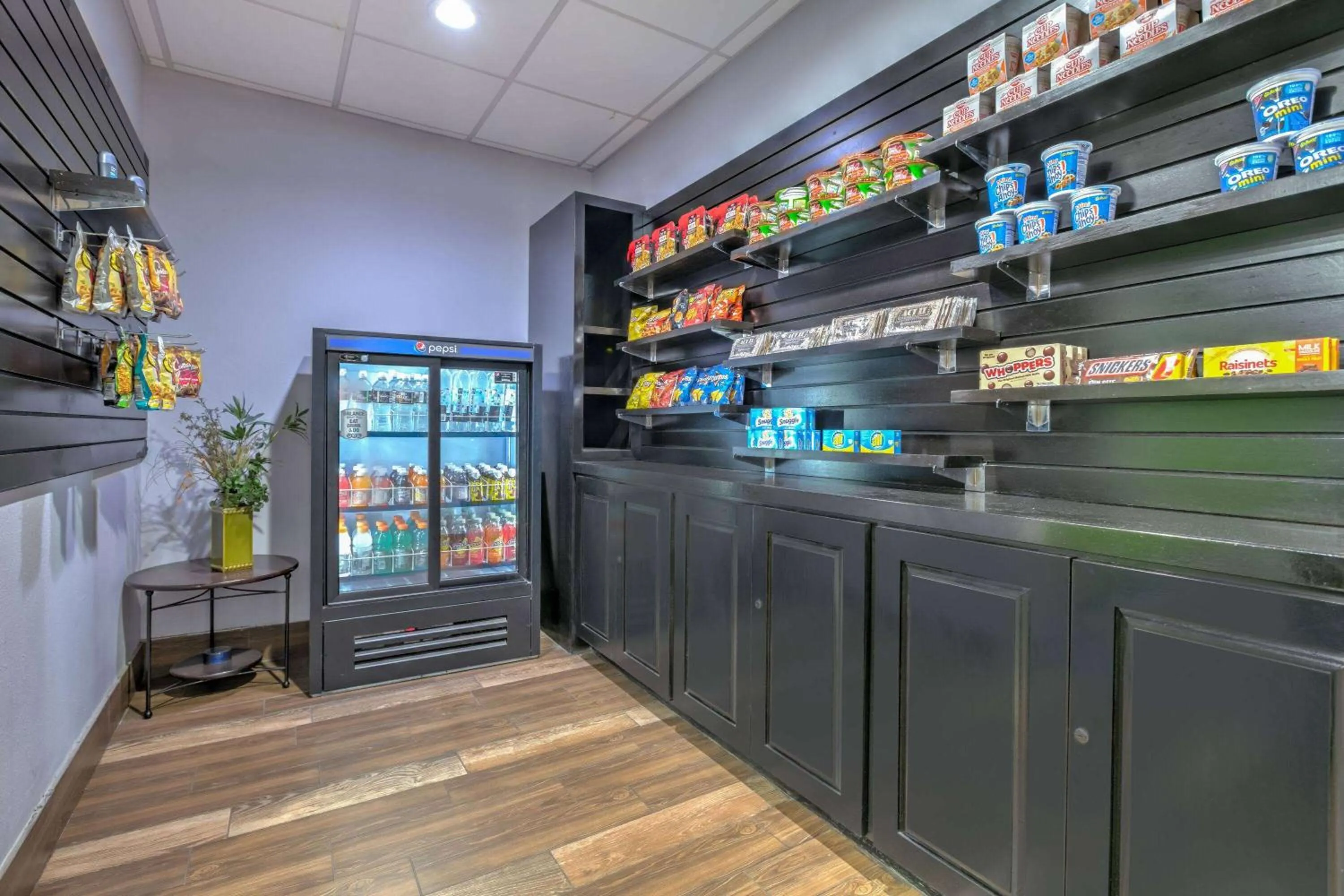 Food and drinks in La Quinta by Wyndham Tulsa Airport / Expo Square