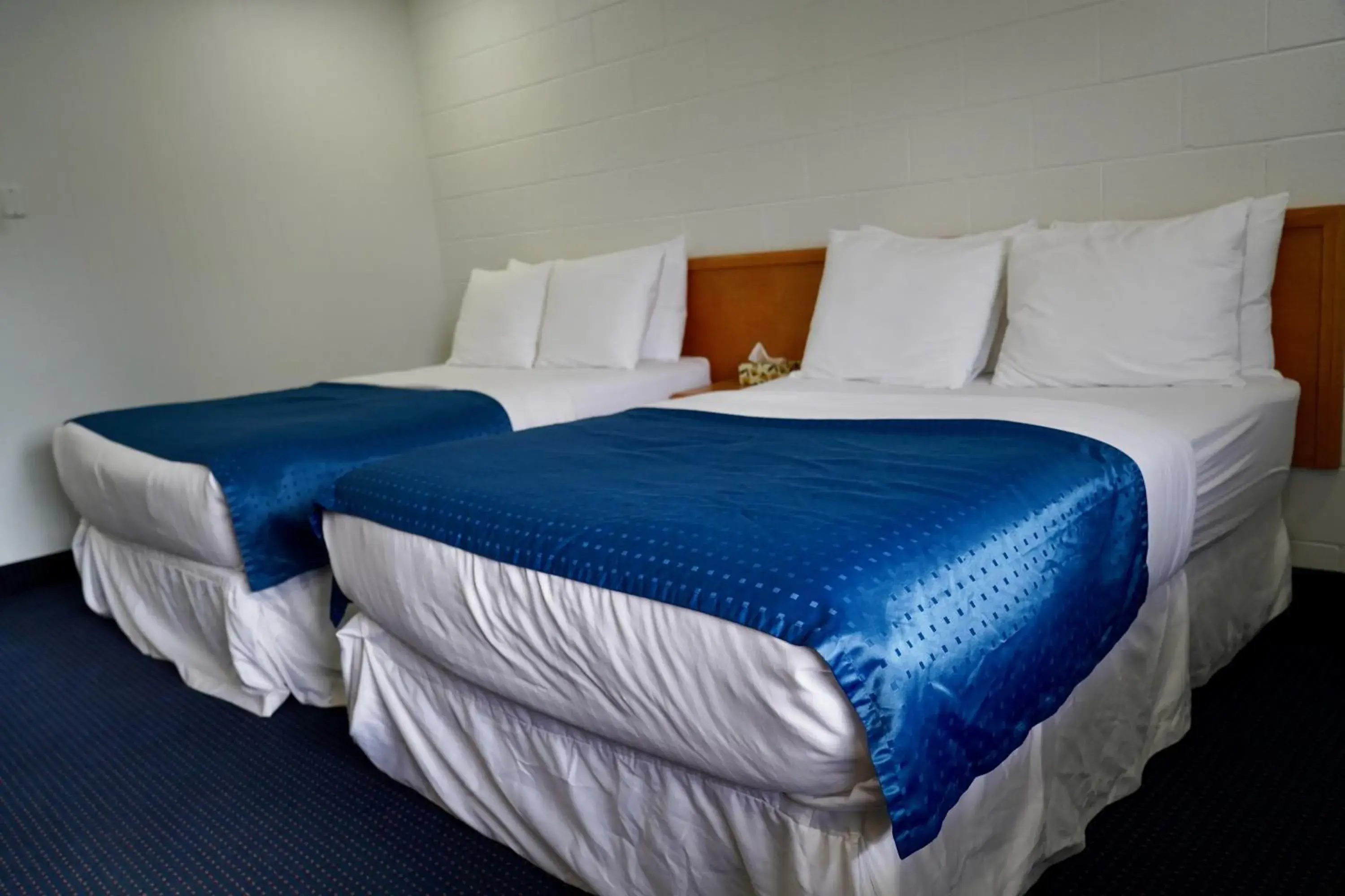 Double Room with Two Double Beds in Cedar Lane Motel Double Room with Two Double Beds in Cedar Lane Motel