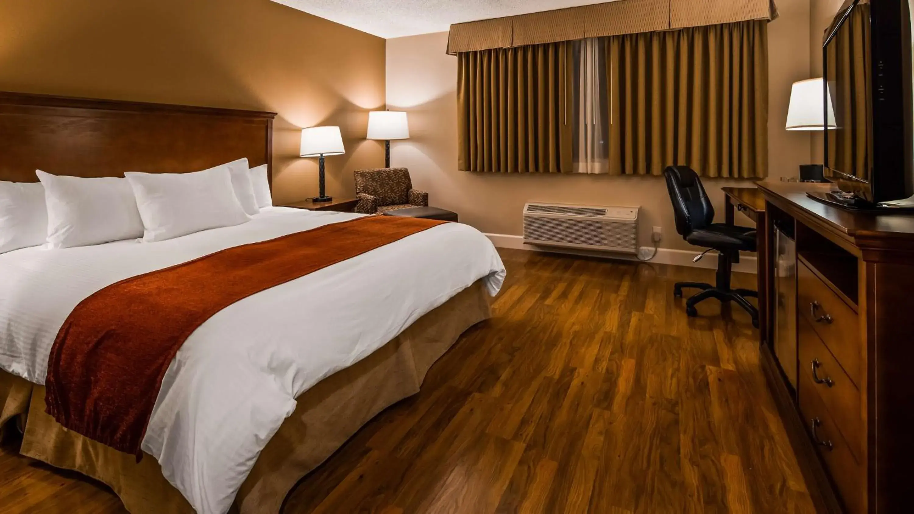 Bedroom, Bed in Best Western Tyrolean Lodge Bedroom, Bed in Best Western Tyrolean Lodge