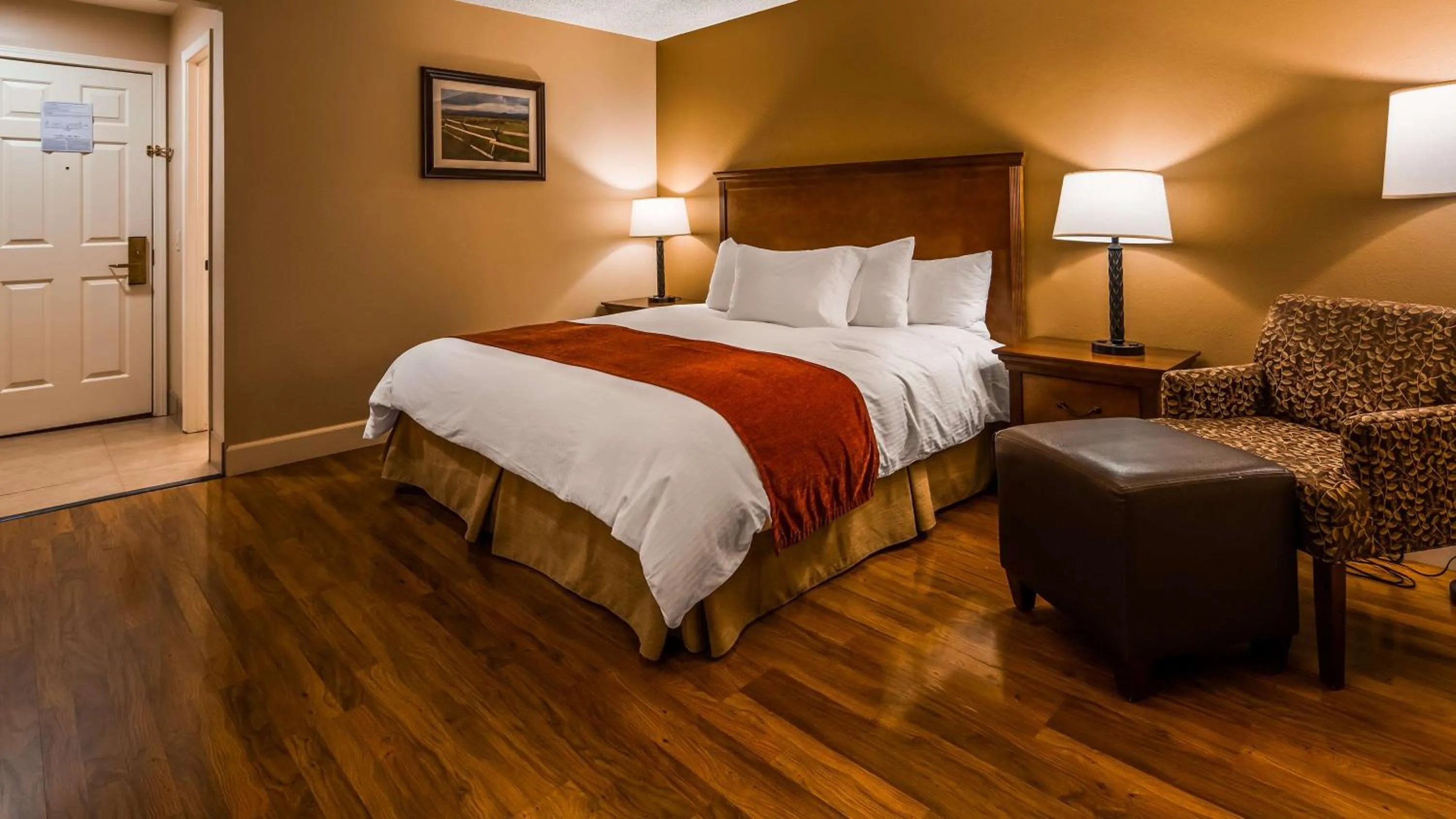 Bedroom, Bed in Best Western Tyrolean Lodge