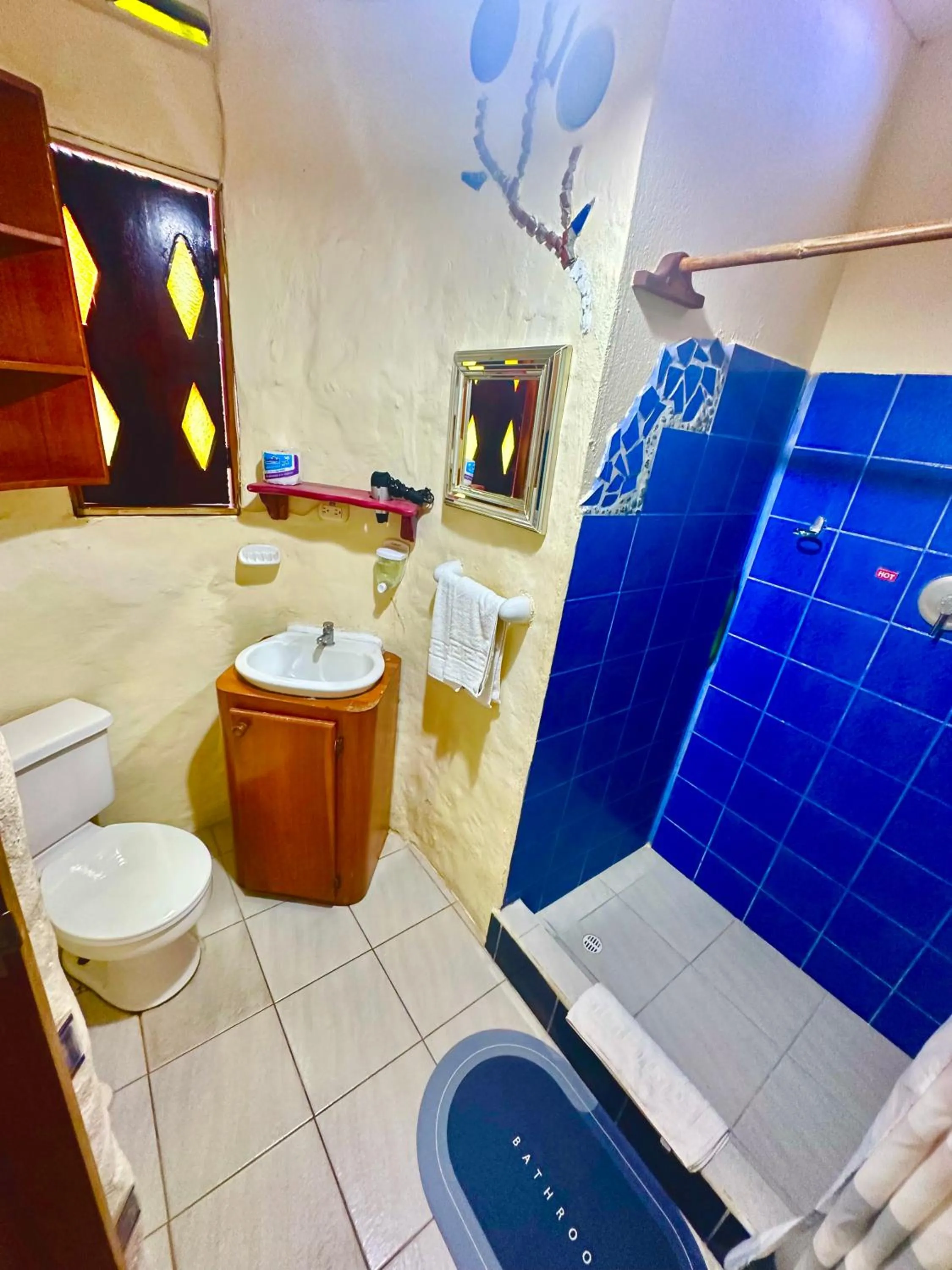 Bathroom in Casa del Lago Lodging House