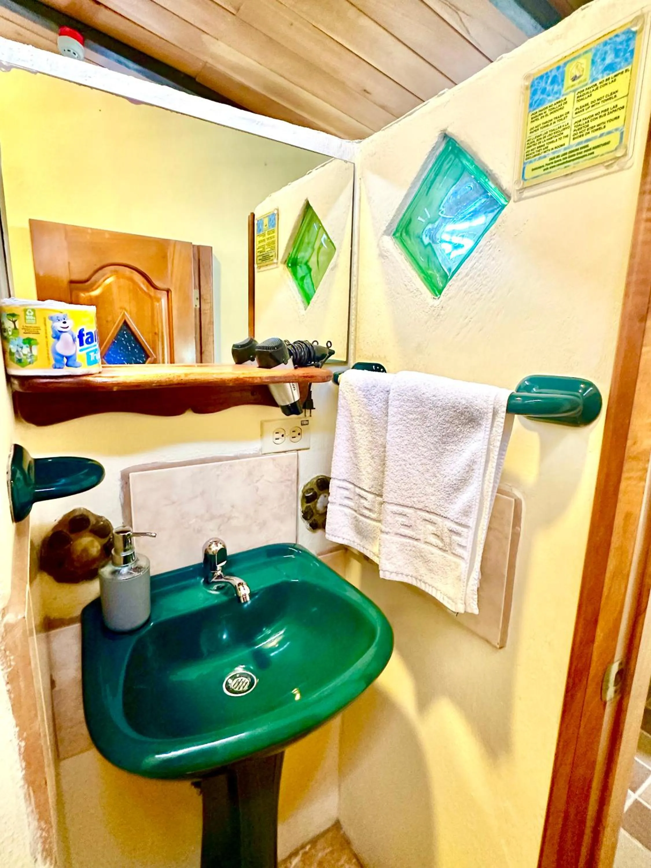 towels in Casa del Lago Lodging House