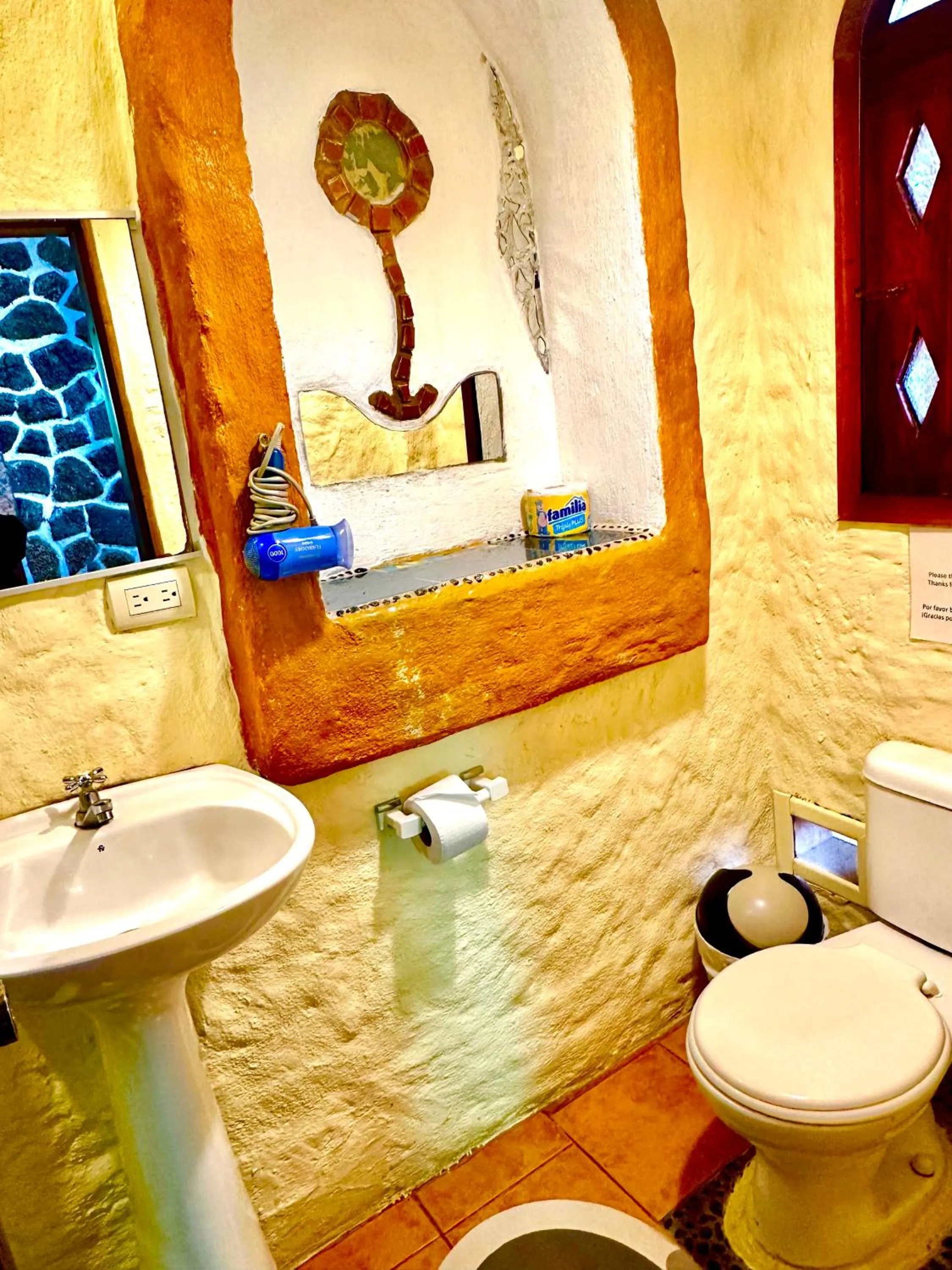 Bathroom in Casa del Lago Lodging House