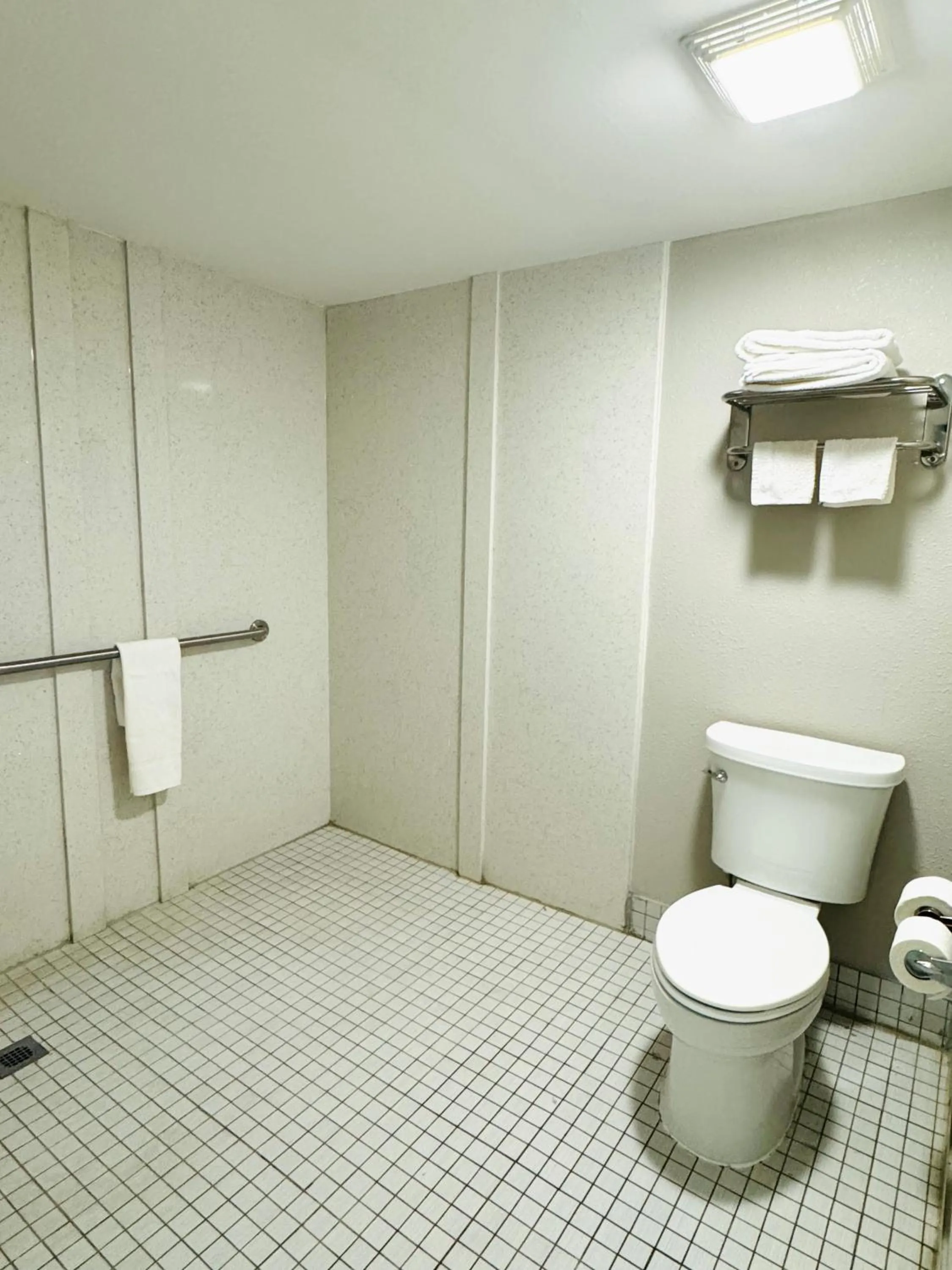 Shower in HomeLodge Newnan