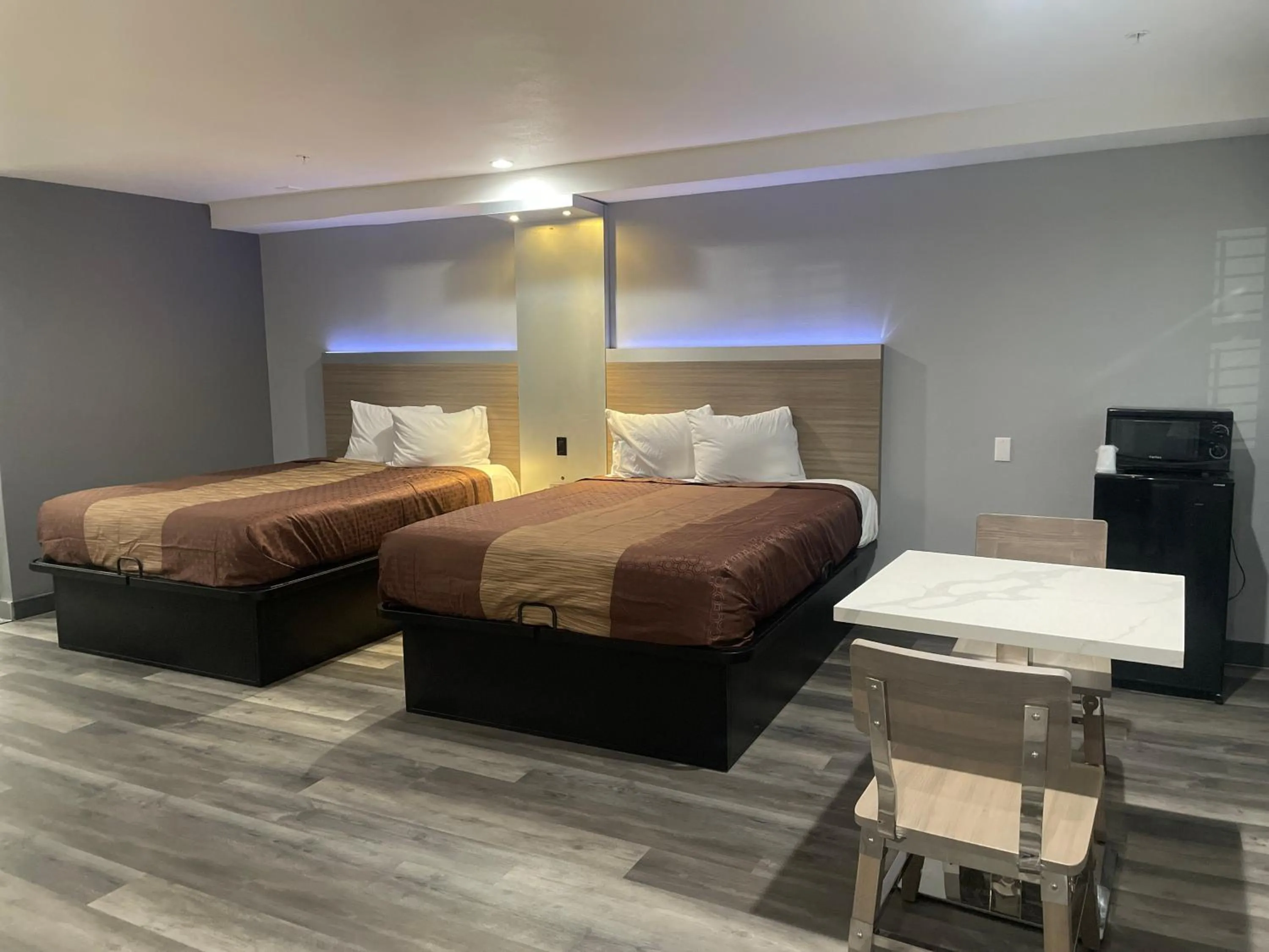 Bedroom, Bed in Travelodge by Wyndham Whittier