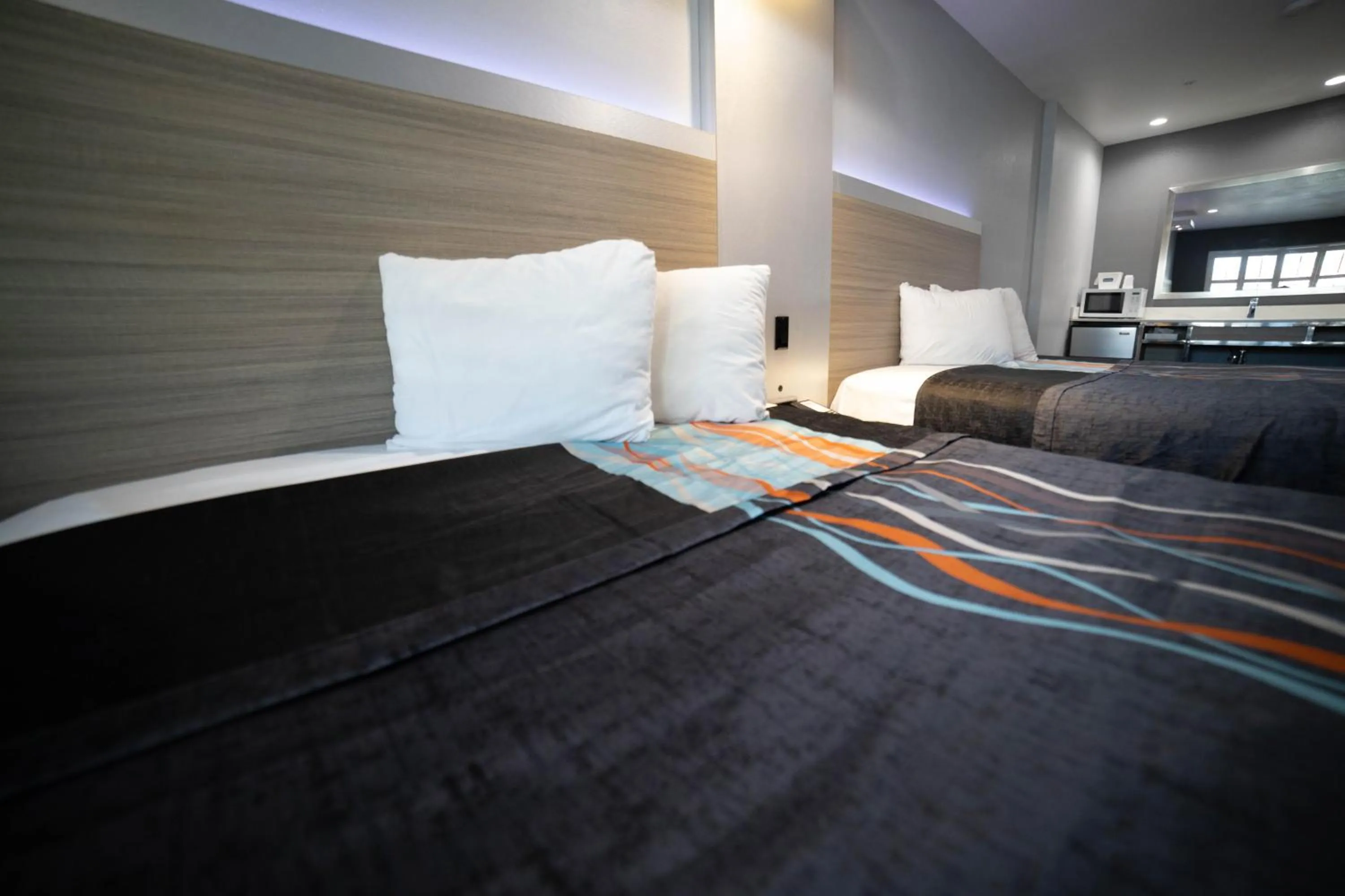 Bedroom, Bed in Travelodge by Wyndham Whittier