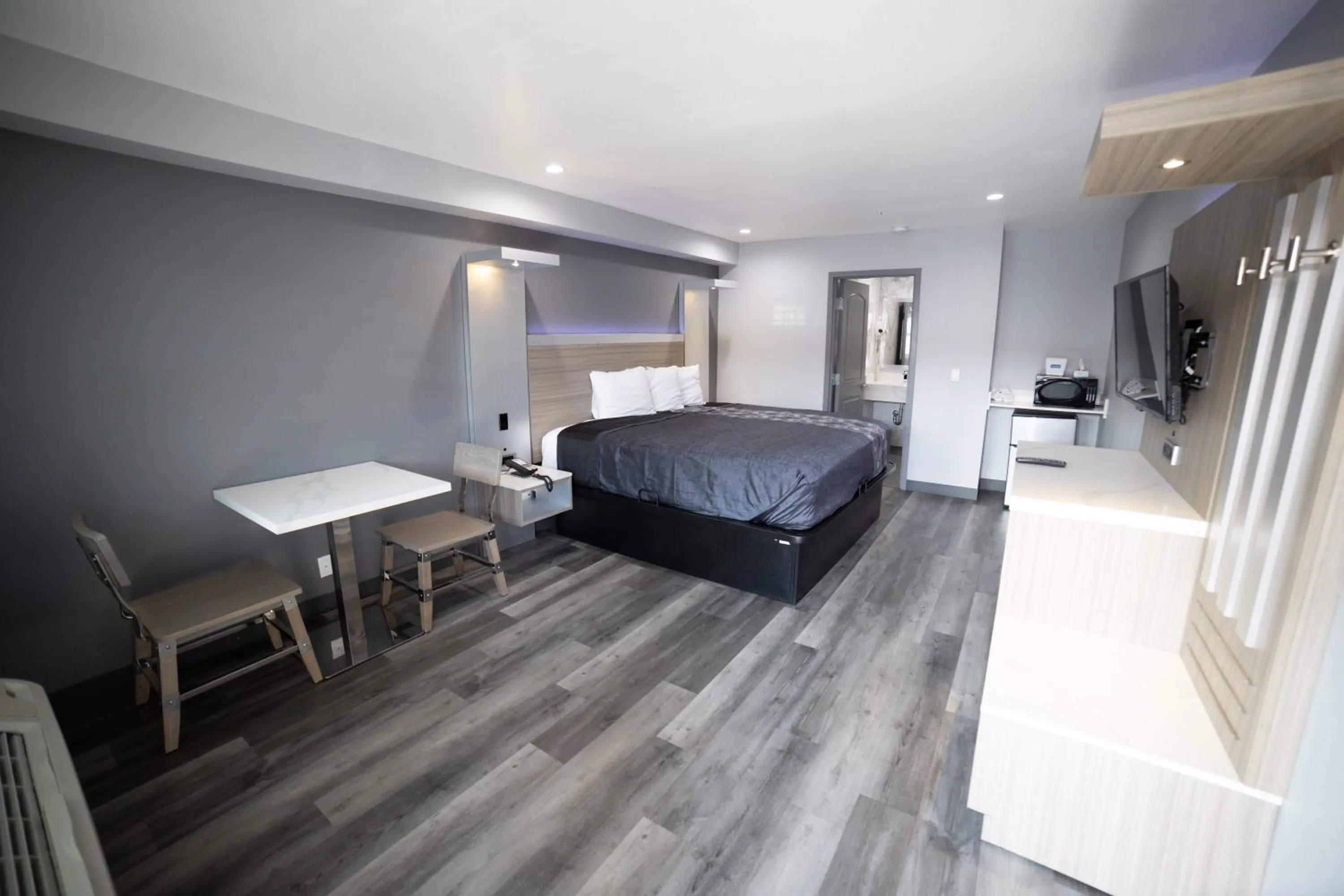 Bedroom, Bed in Travelodge by Wyndham Whittier