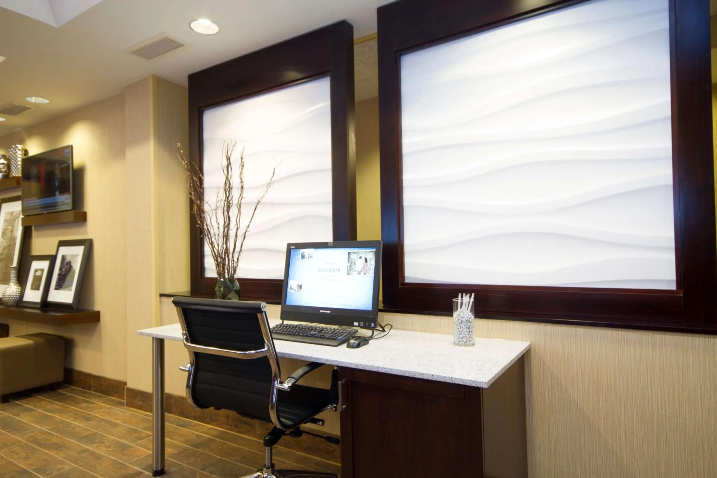 Business facilities in Hampton Inn Marshall