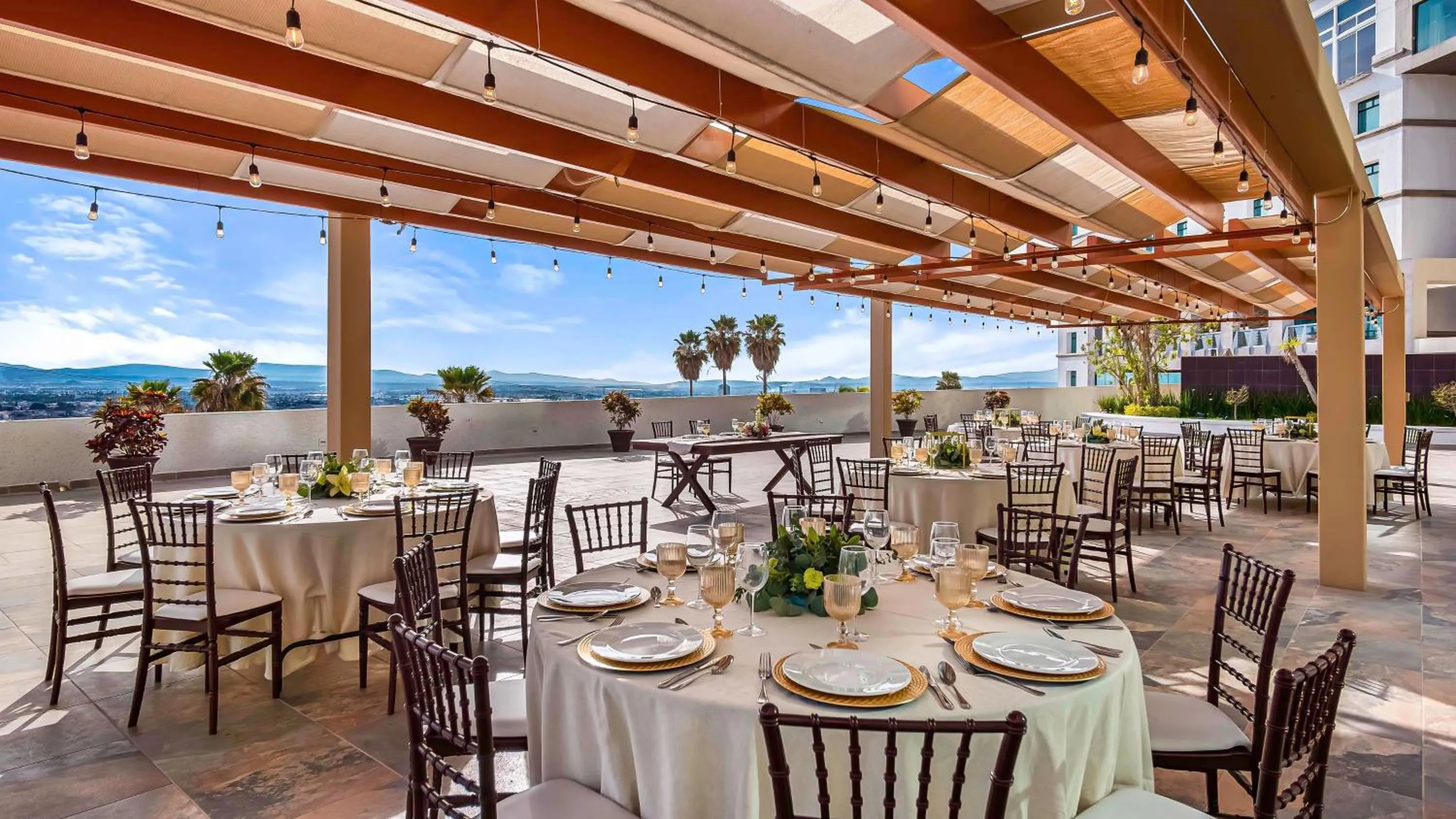 Restaurant/places to eat in Hilton Queretaro