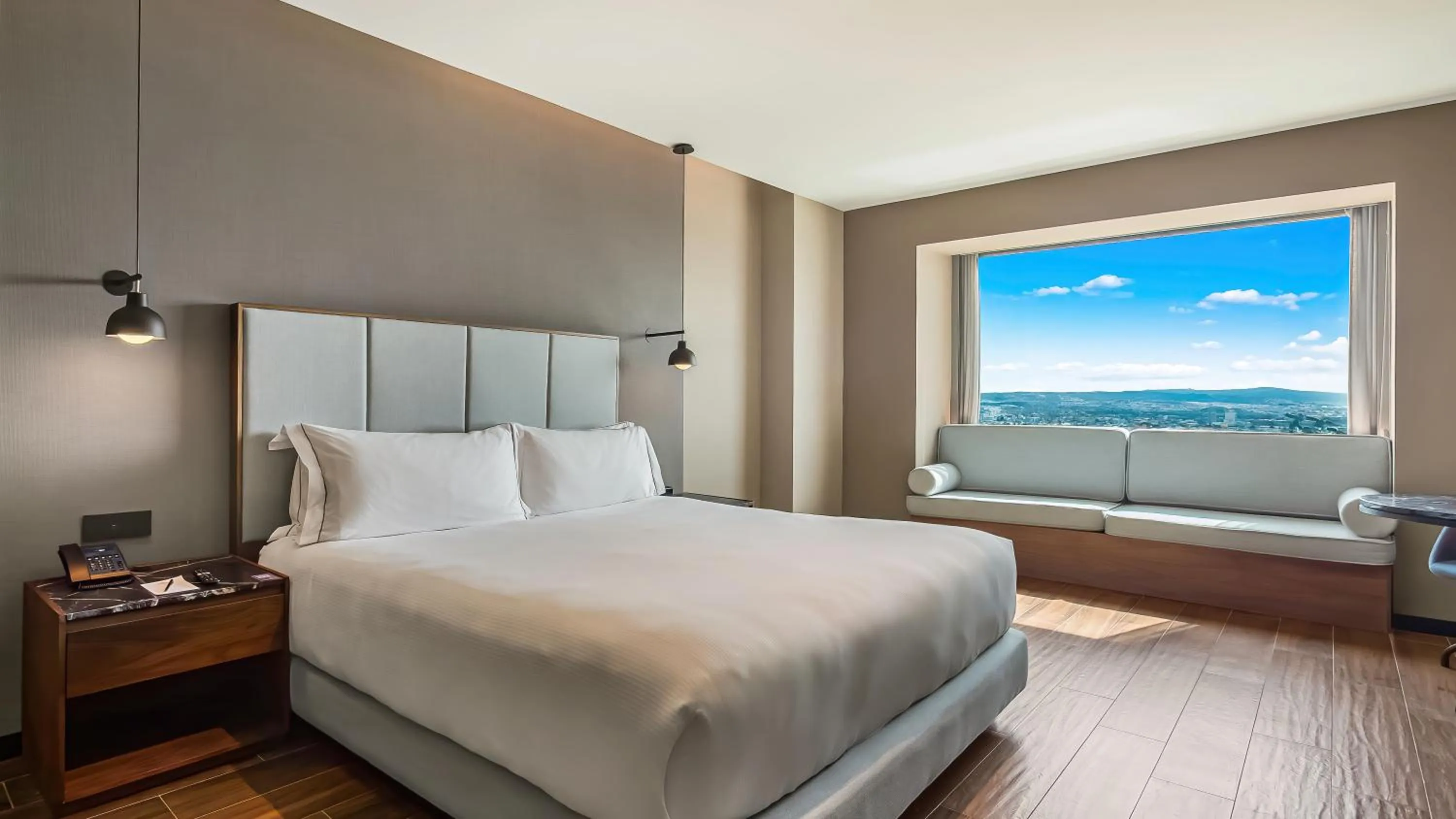 Bedroom, Bed in Hilton Queretaro