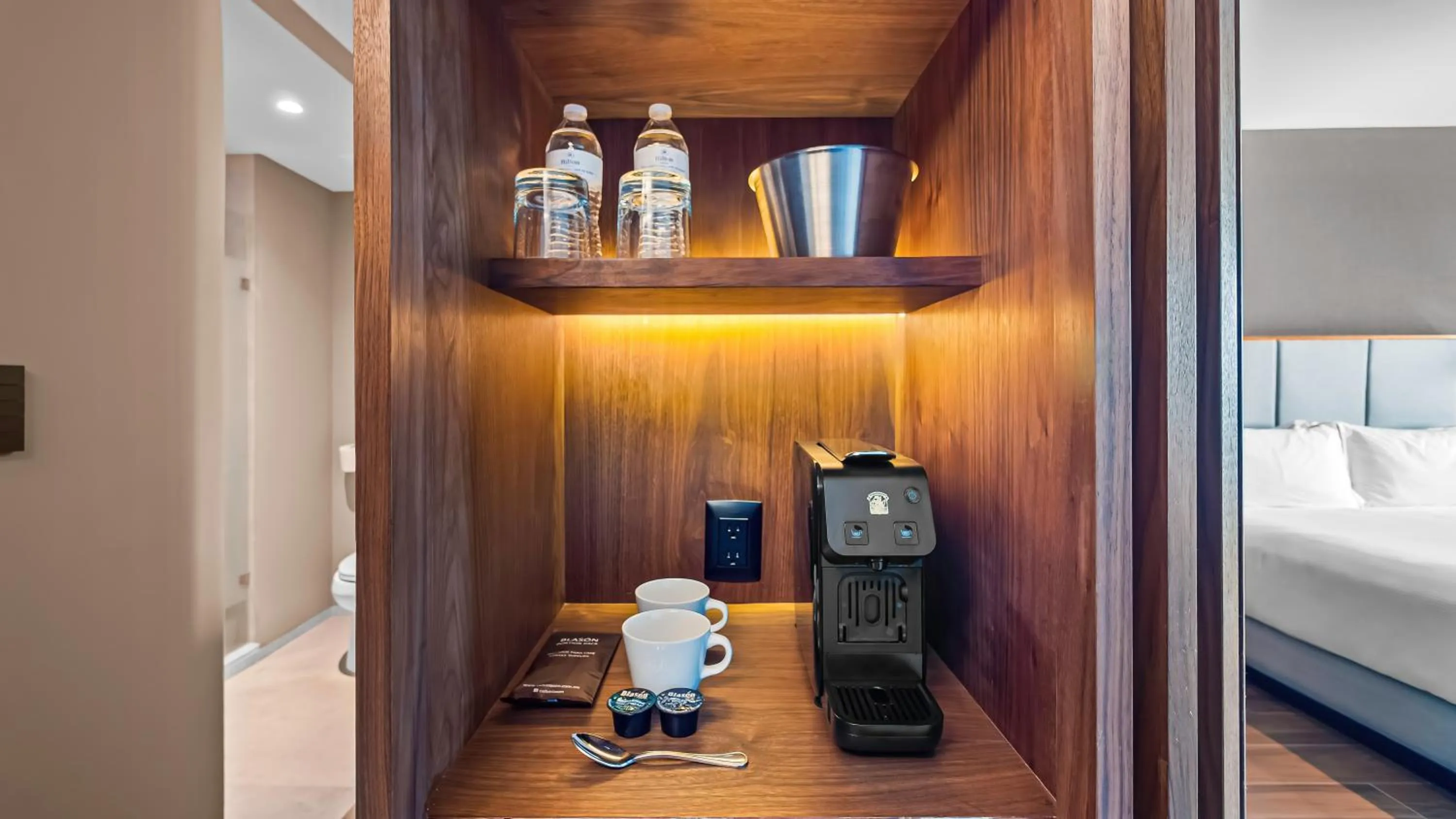 Coffee/tea facilities, Bed in Hilton Queretaro