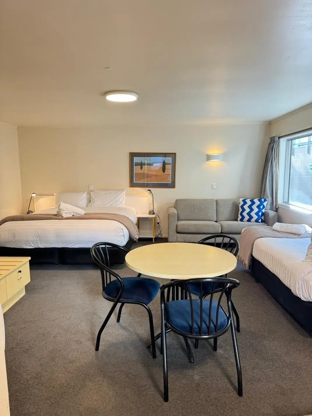 Photo of the whole room, Bed in Blue Peaks Lodge Photo of the whole room, Bed in Blue Peaks Lodge