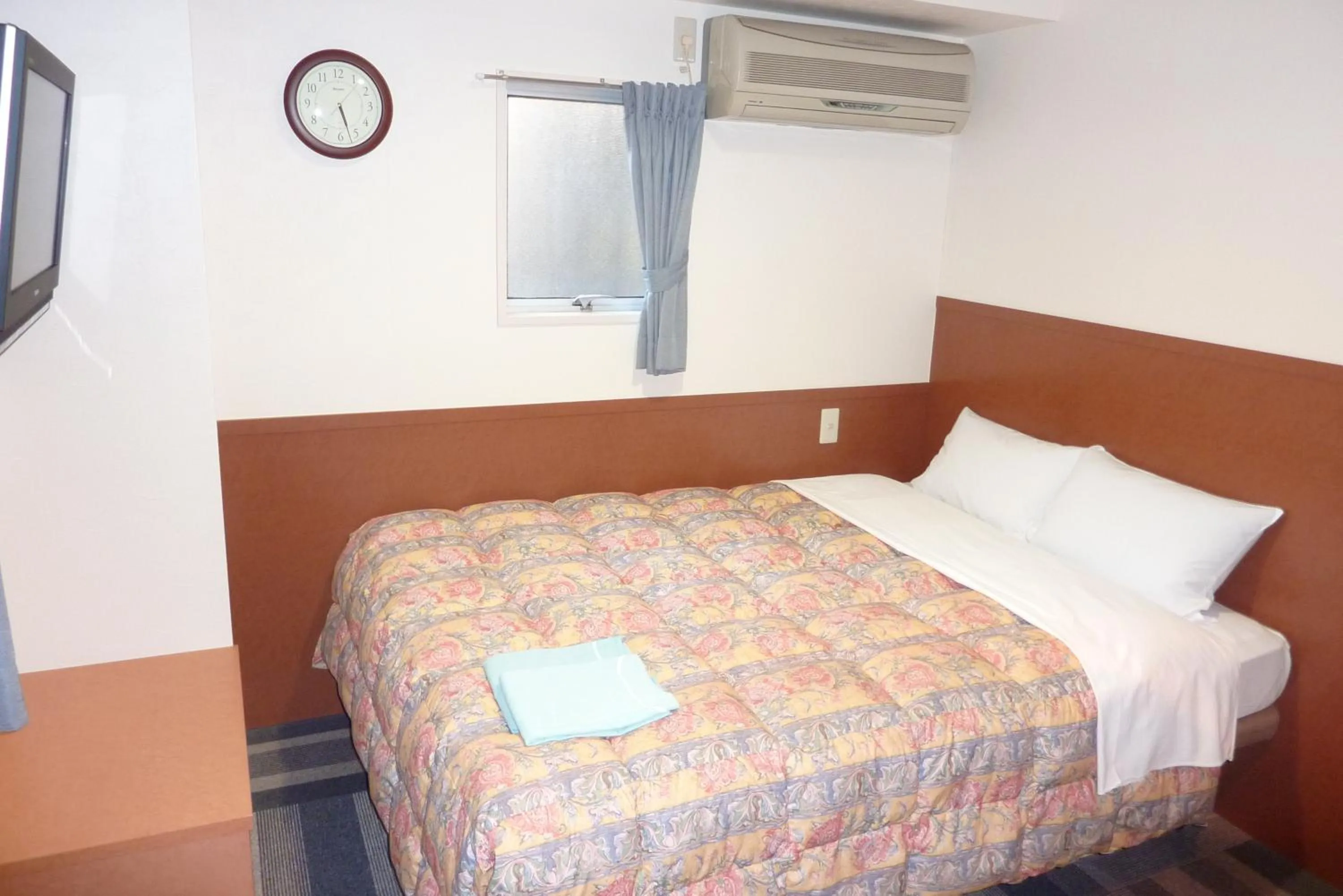 Bed in Otsuka City Hotel