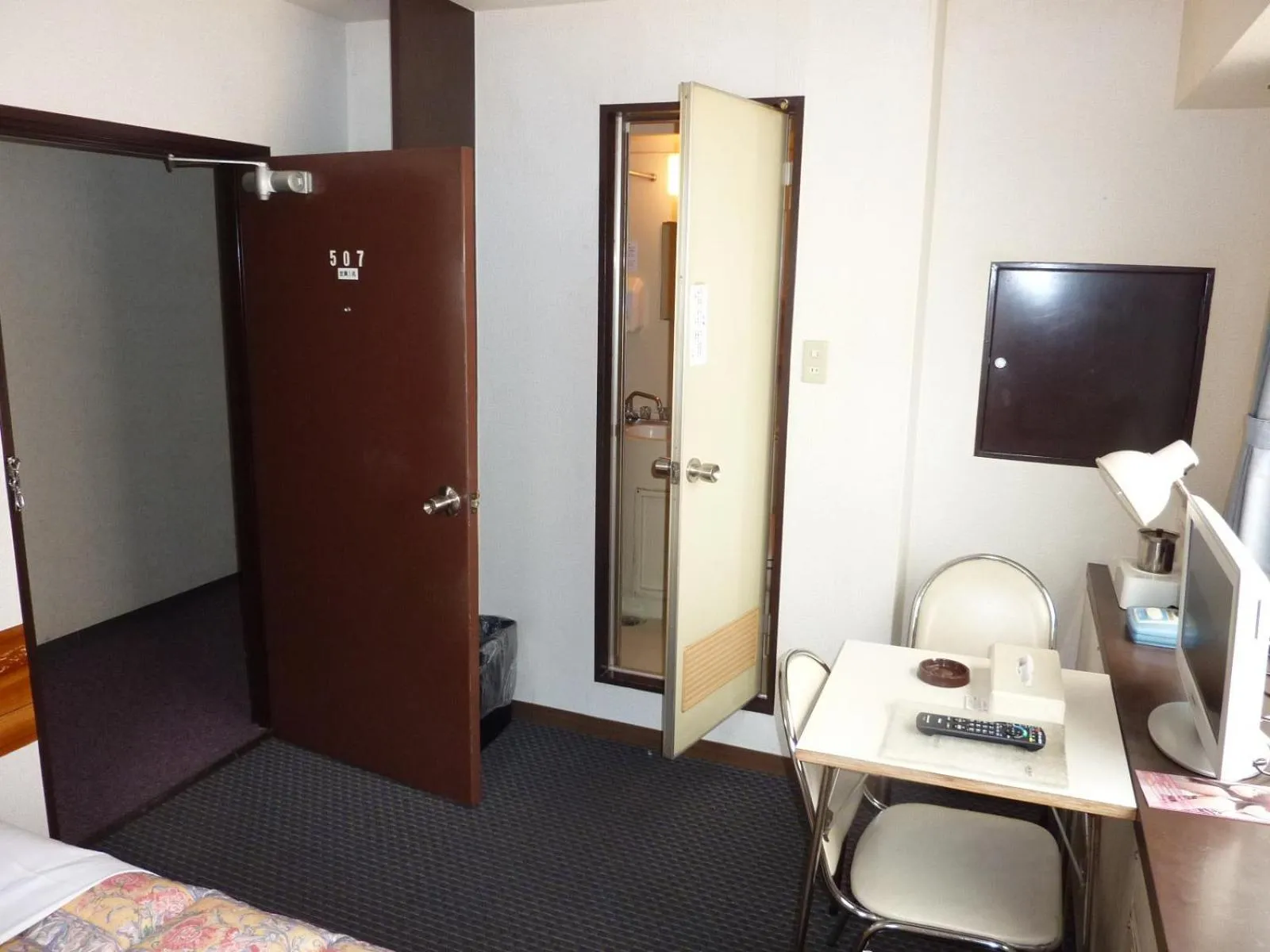 Photo of the whole room, TV/Entertainment Center in Otsuka City Hotel