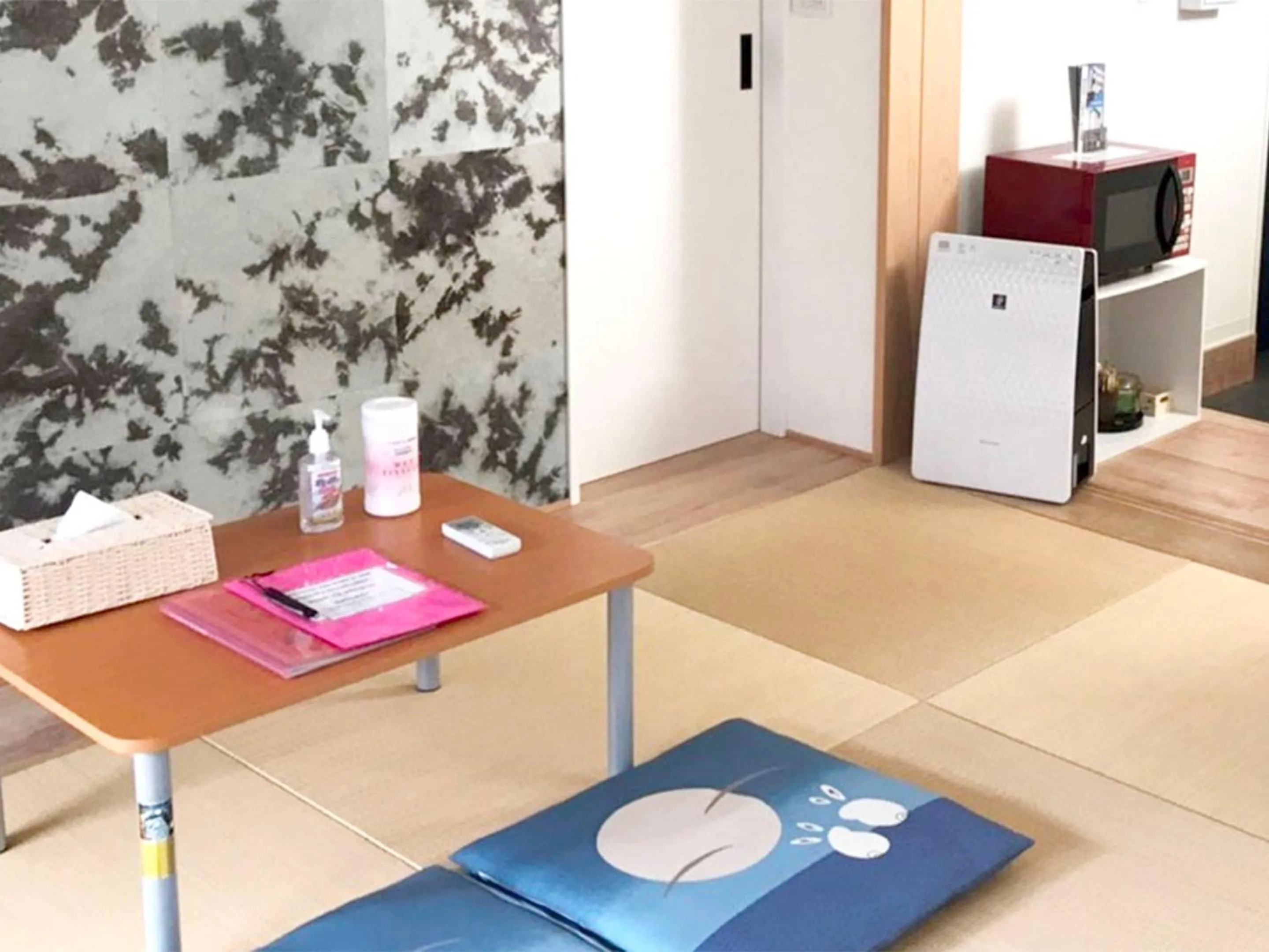 Decorative detail in Kevin's Place II (Annex)