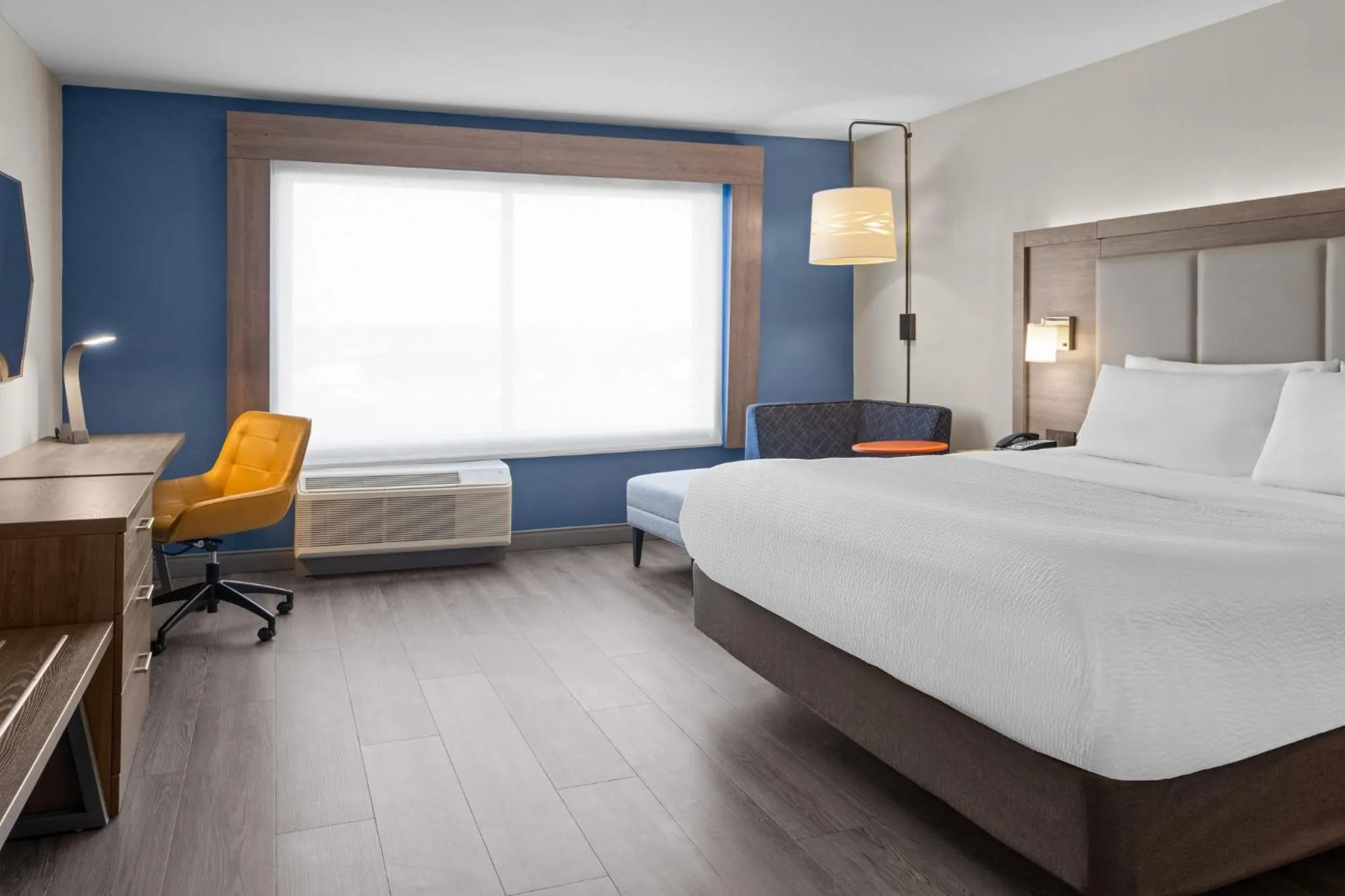 Photo of the whole room, Bed in Holiday Inn Express & Suites Mt Sterling North by IHG