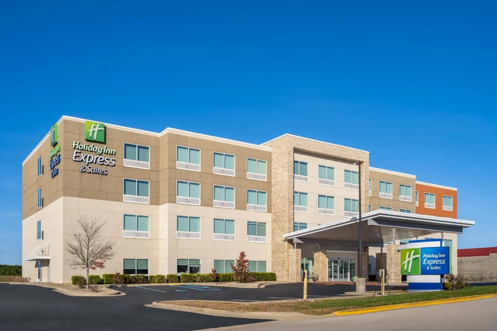 Property building in Holiday Inn Express & Suites Mt Sterling North by IHG Property building in Holiday Inn Express & Suites Mt Sterling North by IHG