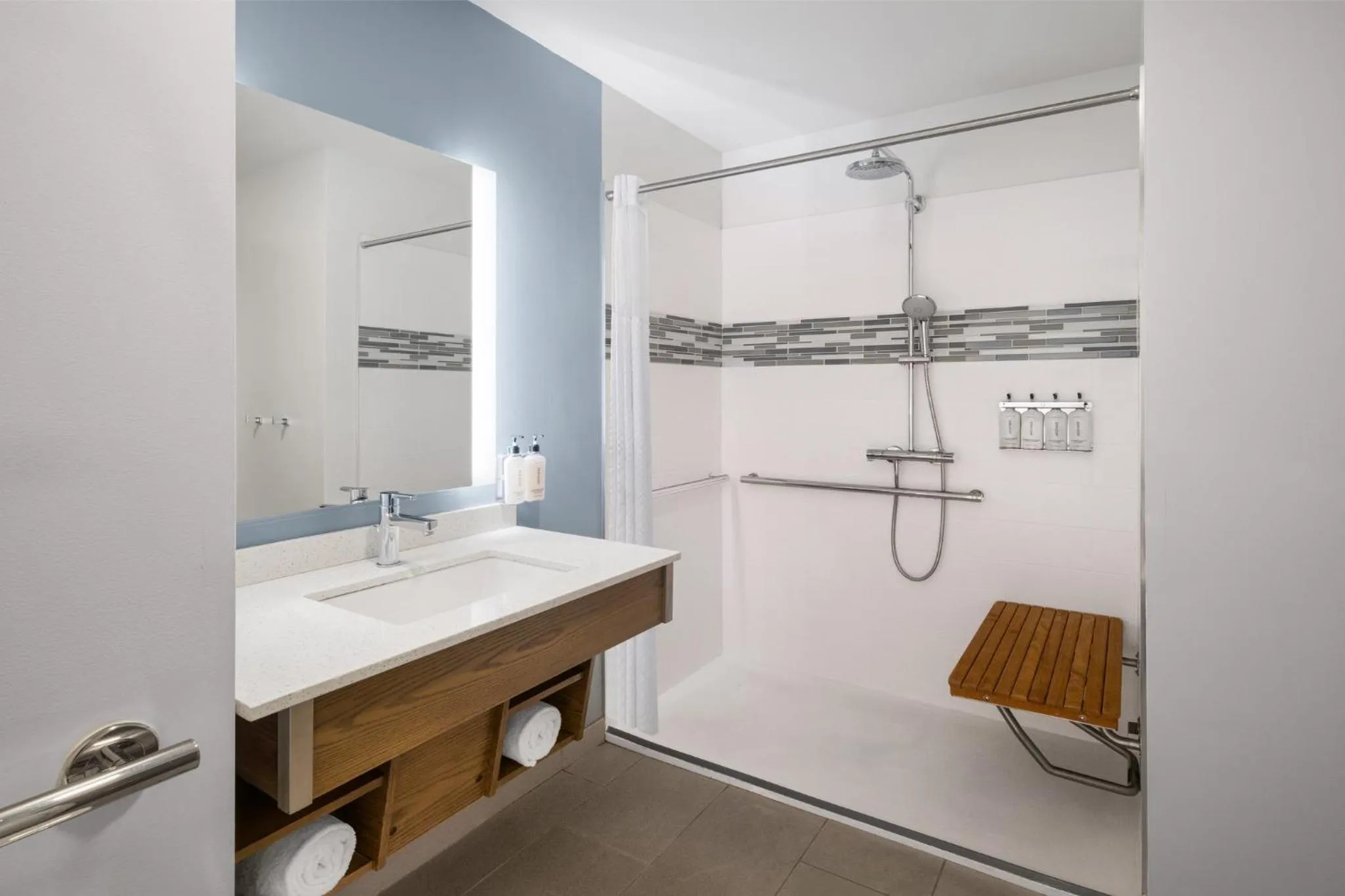 Photo of the whole room in EVEN Hotel Pittsburgh Downtown by IHG