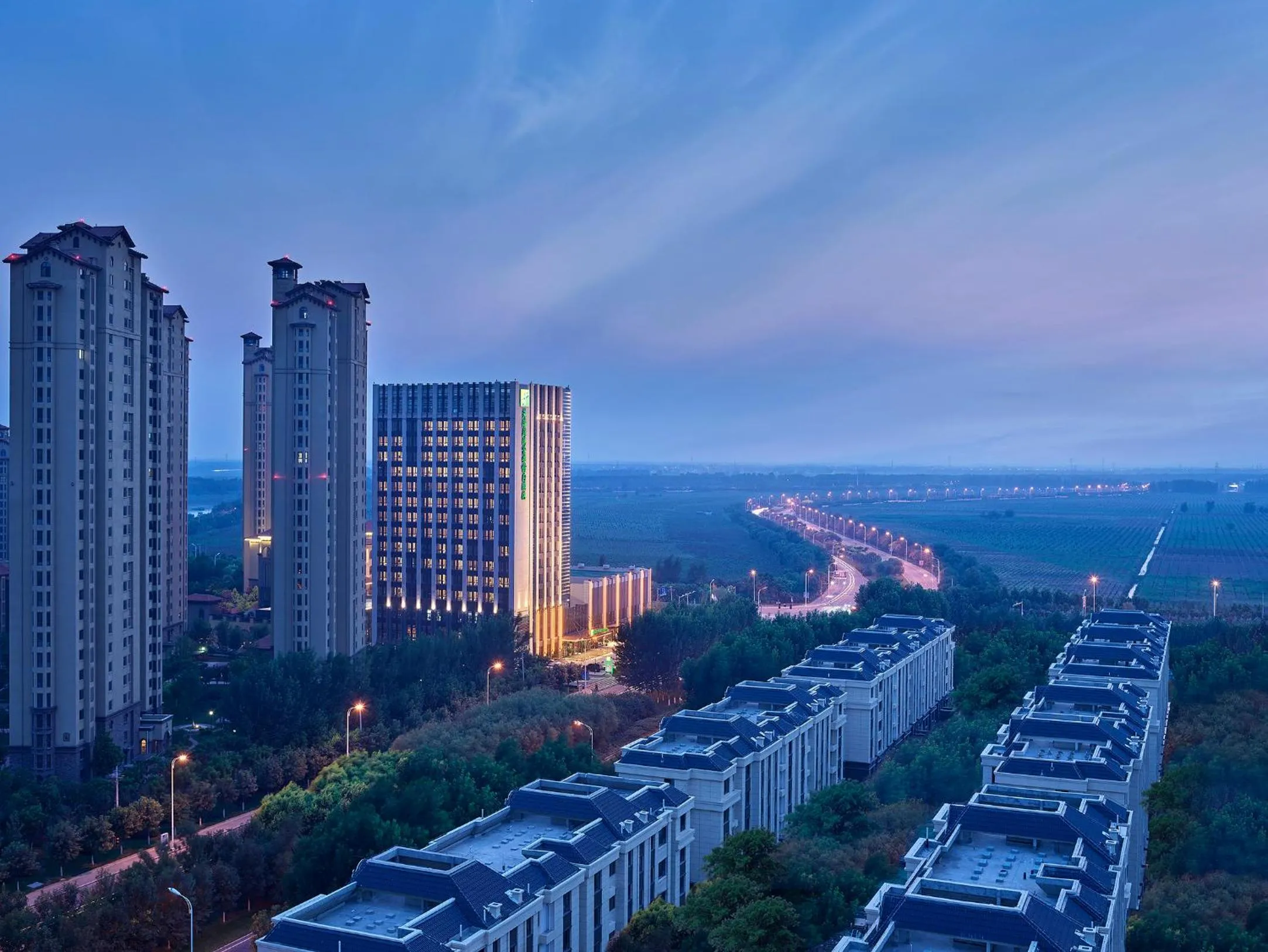 People in Holiday Inn Tianjin Wuqing by IHG