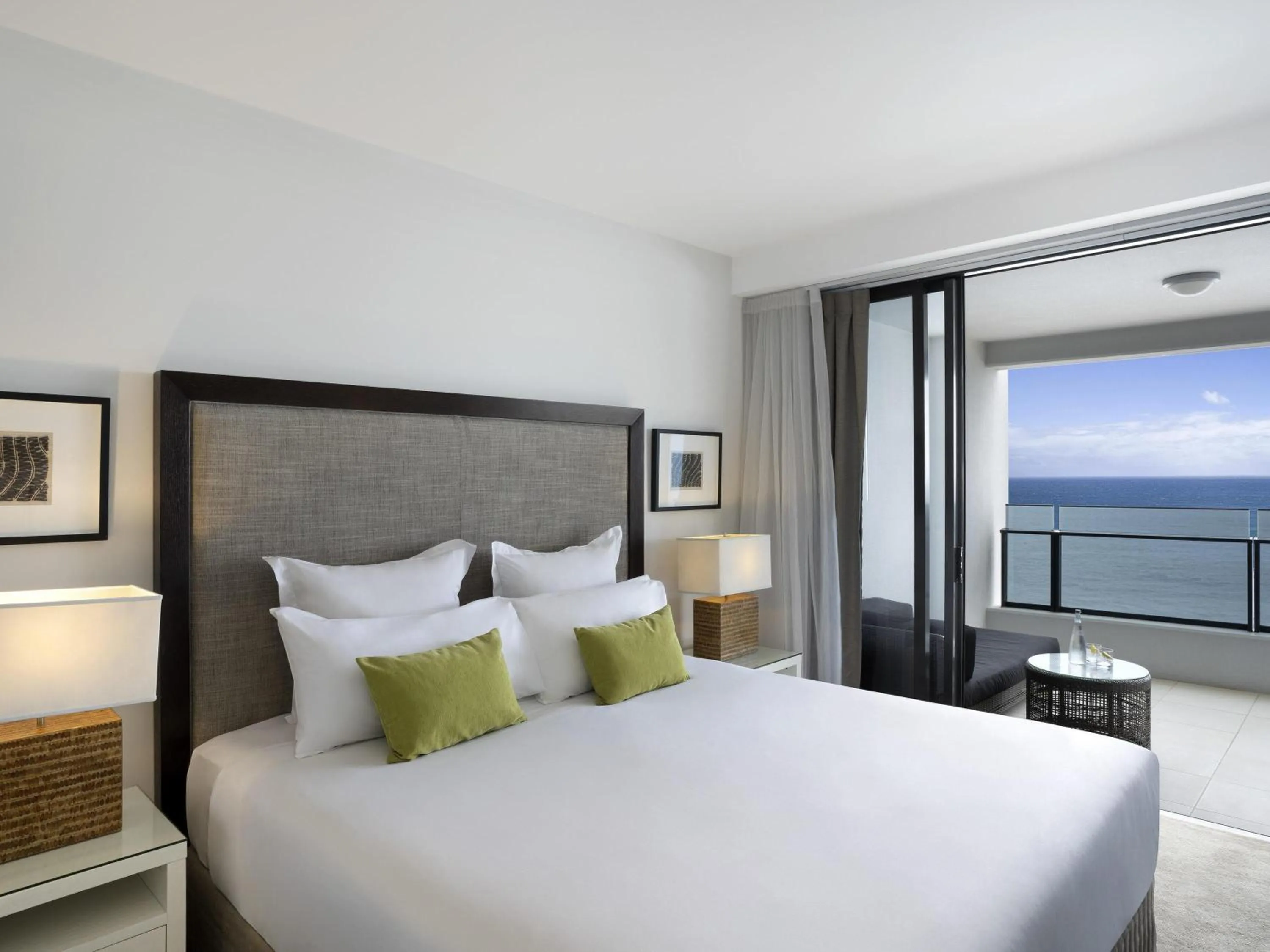 Bedroom, Bed in Peppers Soul Surfers Paradise